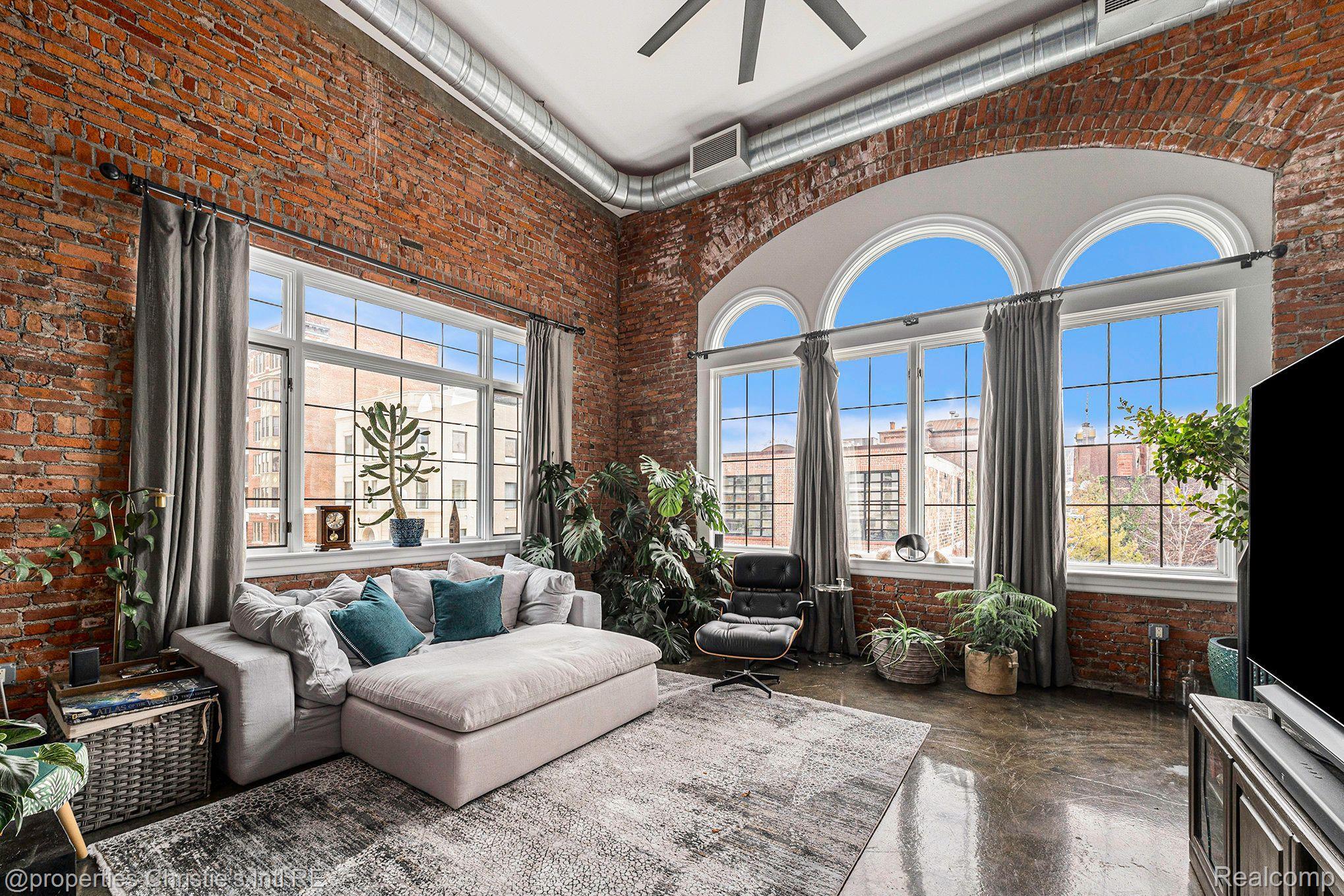 3100 WOODWARD Avenue 207