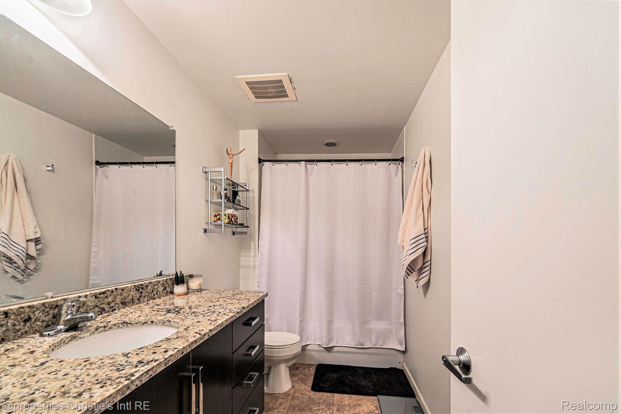 3100 WOODWARD Avenue 207