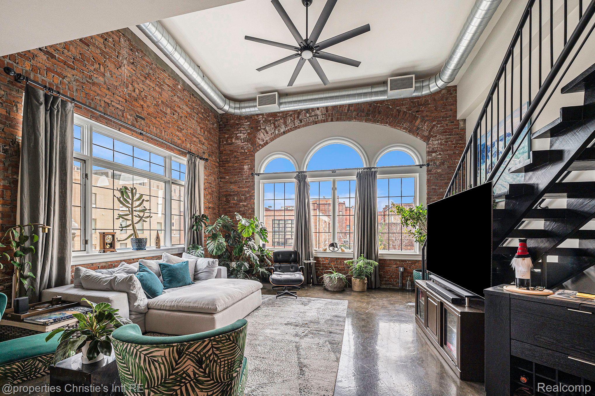 3100 WOODWARD Avenue 207