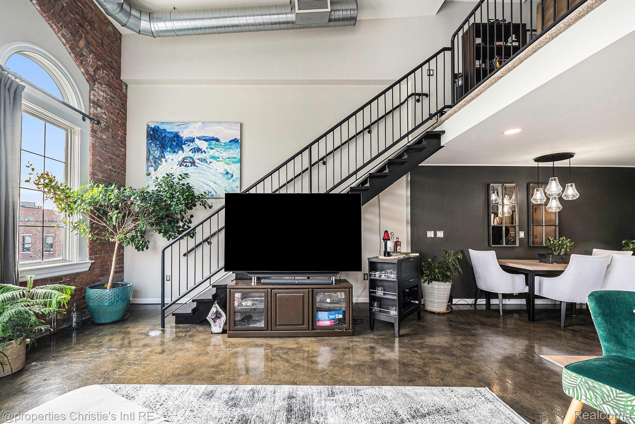 3100 WOODWARD Avenue 207