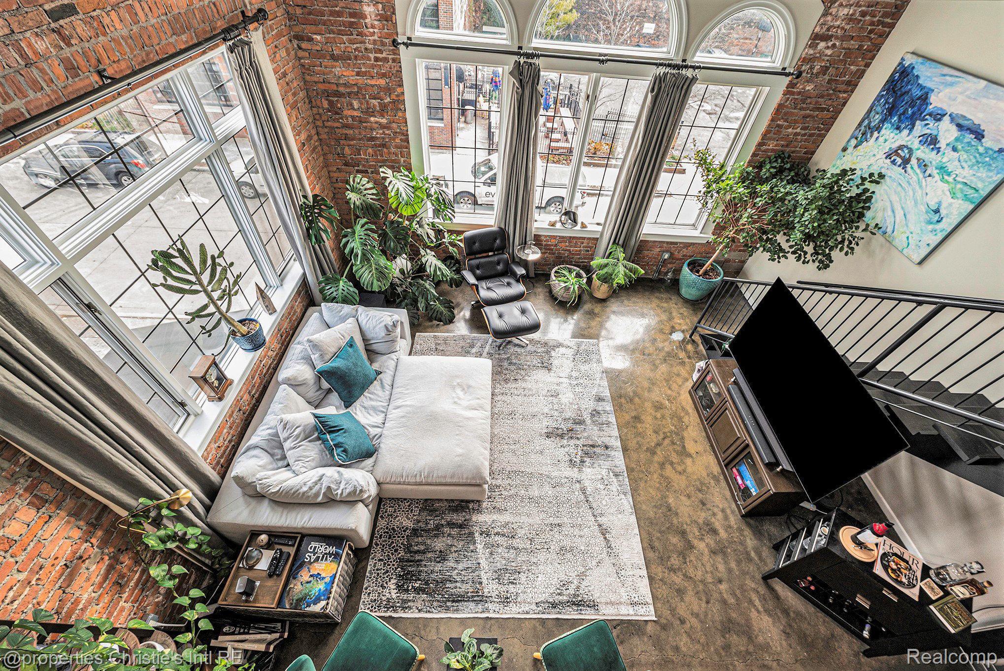 3100 WOODWARD Avenue 207