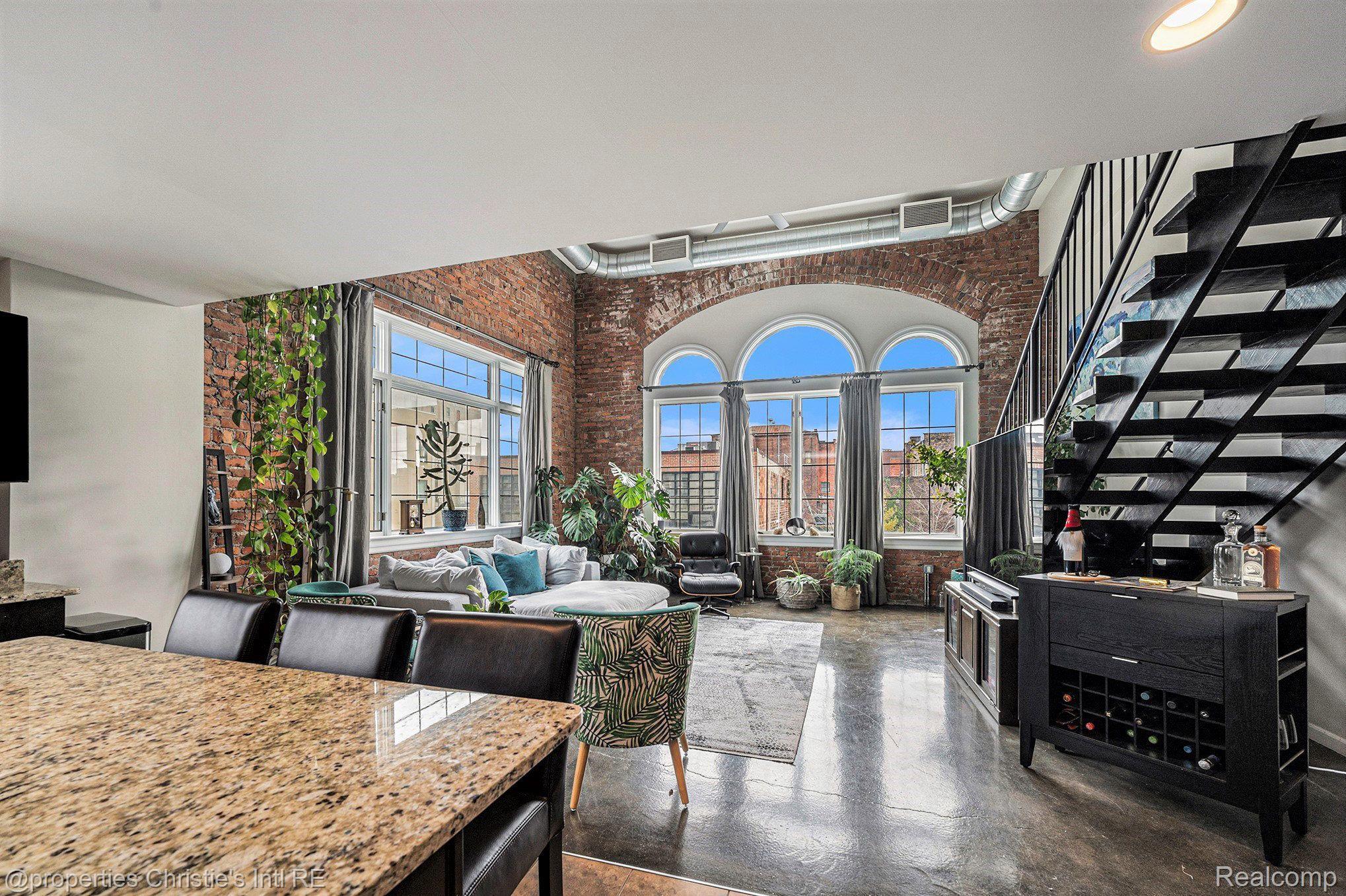 3100 WOODWARD Avenue 207