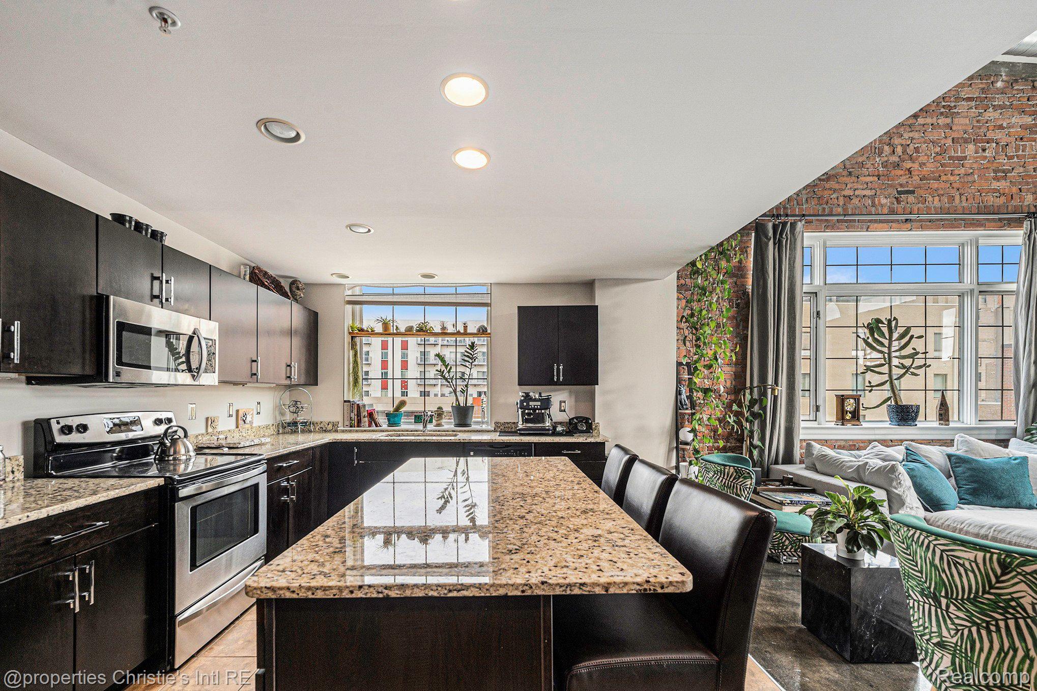 3100 WOODWARD Avenue 207