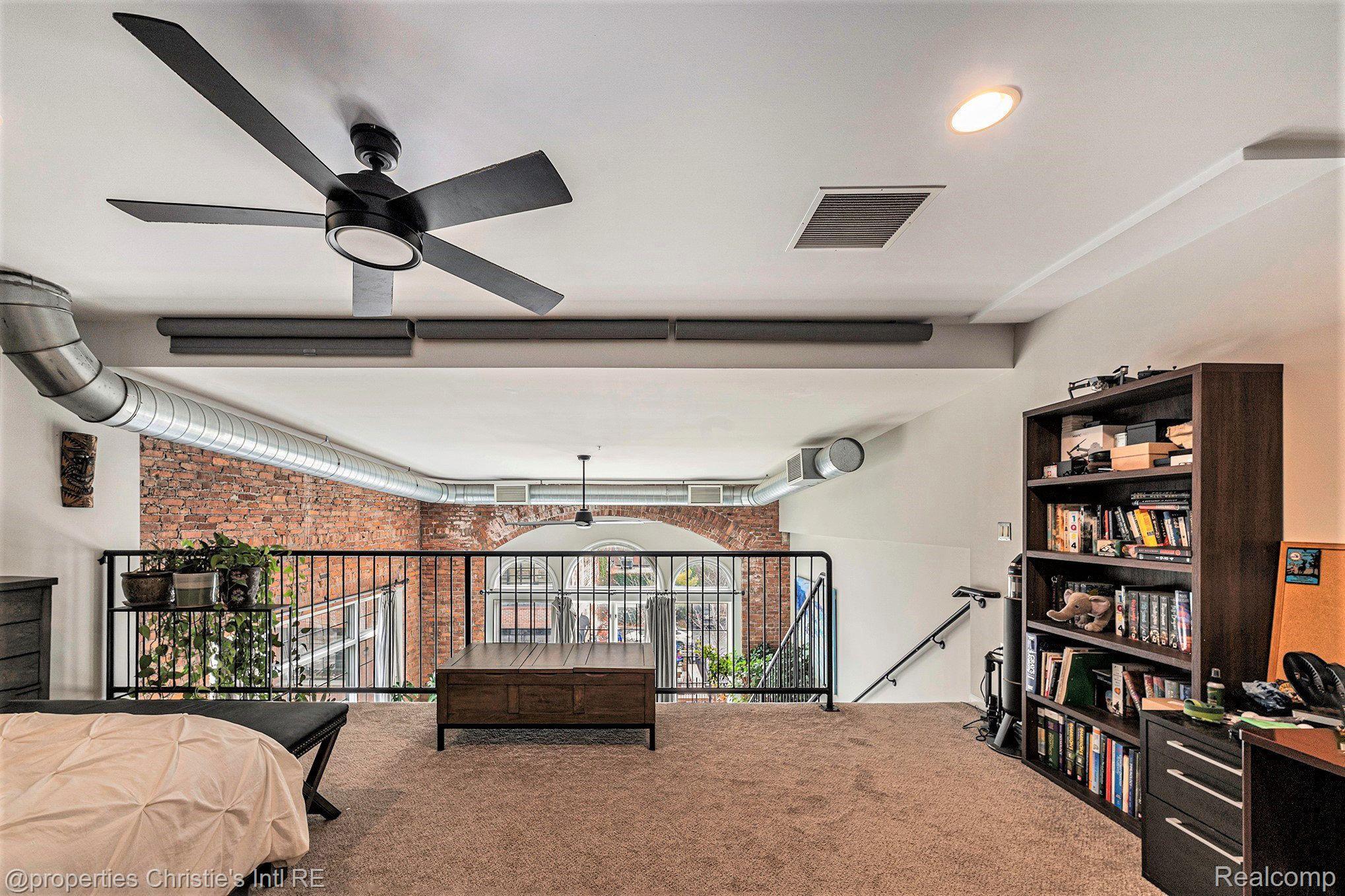 3100 WOODWARD Avenue 207