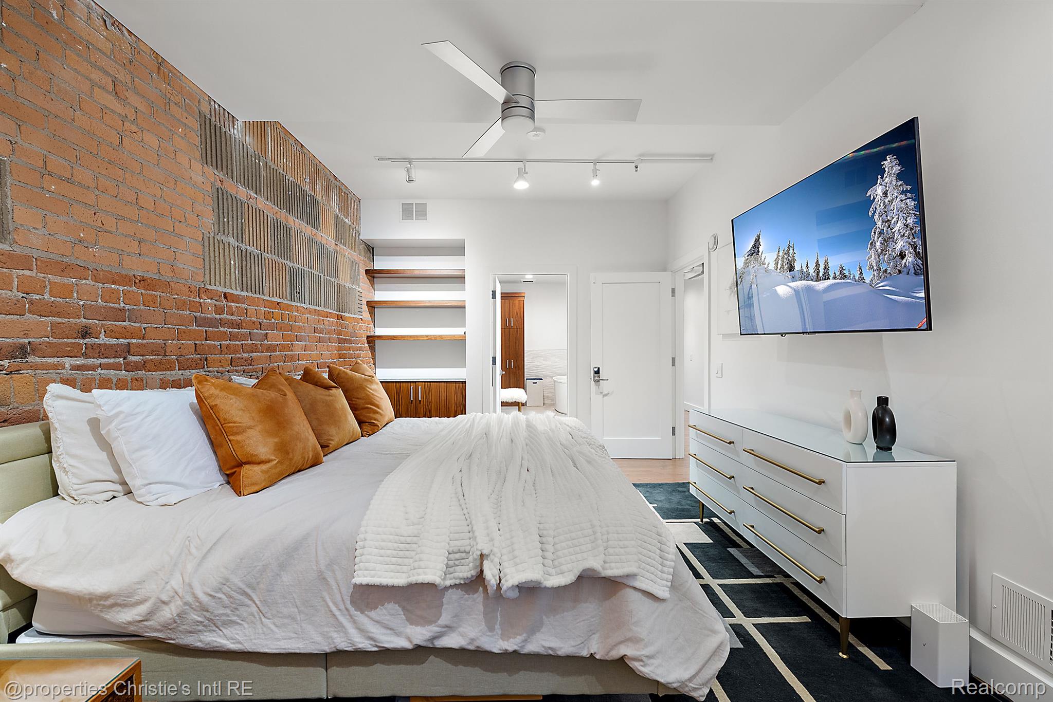 1529 Broadway Street #500