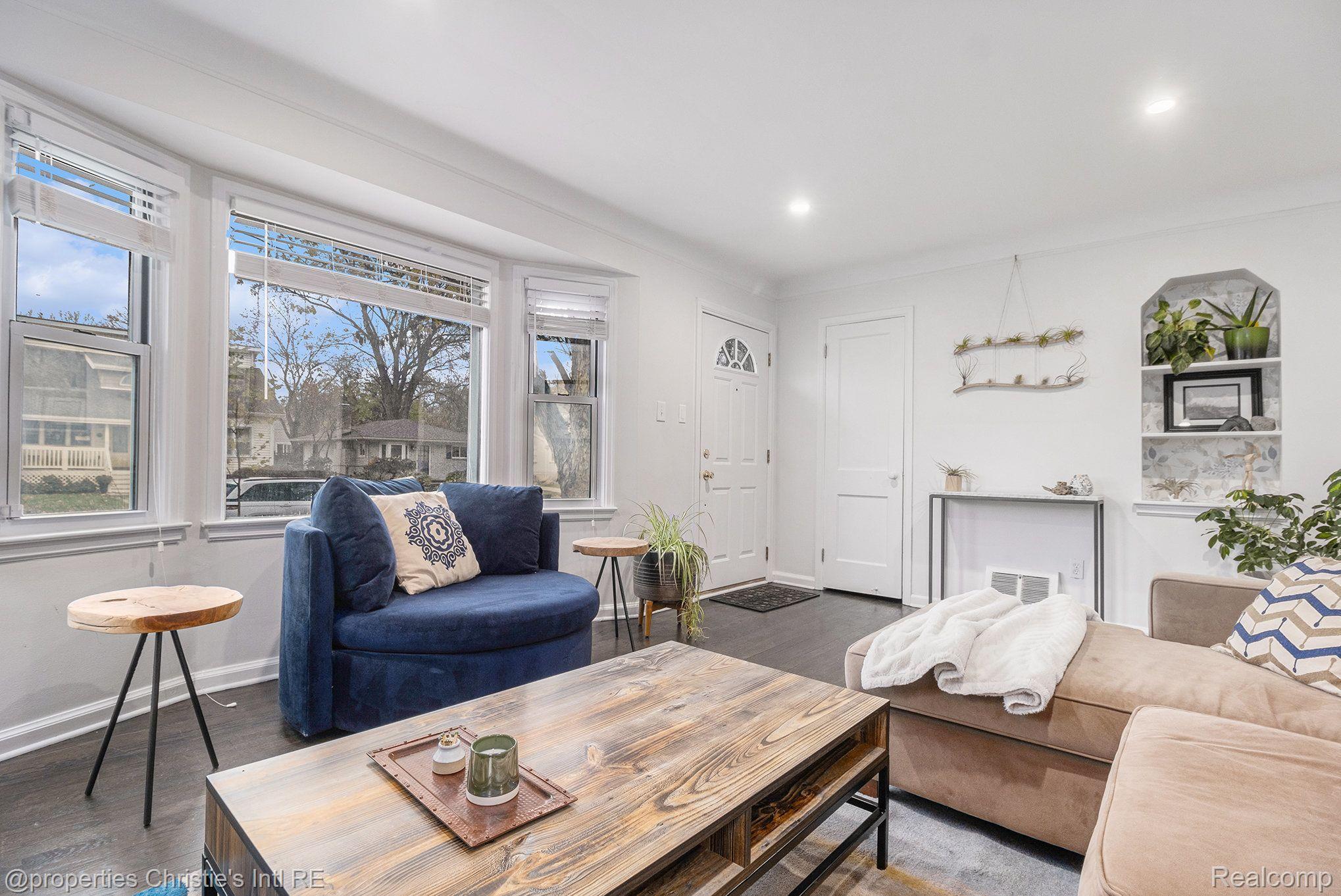 906 MAYFIELD Drive