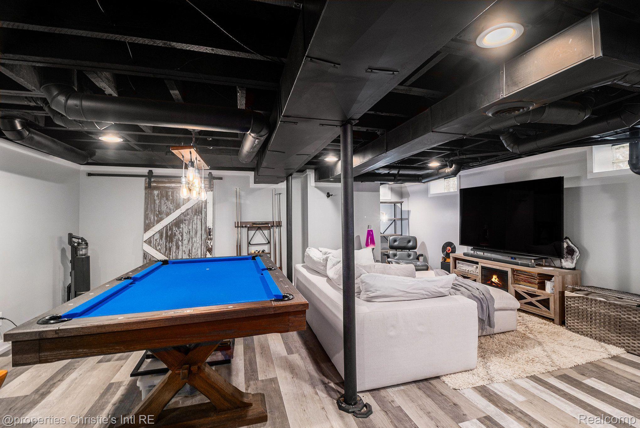 906 MAYFIELD Drive