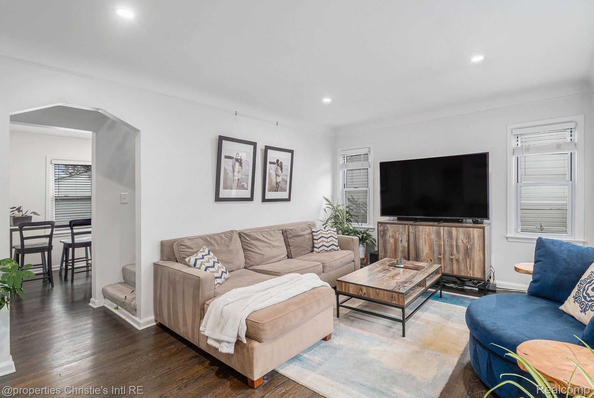 906 MAYFIELD Drive
