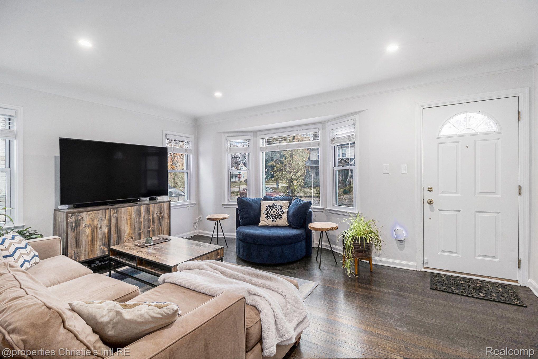 906 MAYFIELD Drive