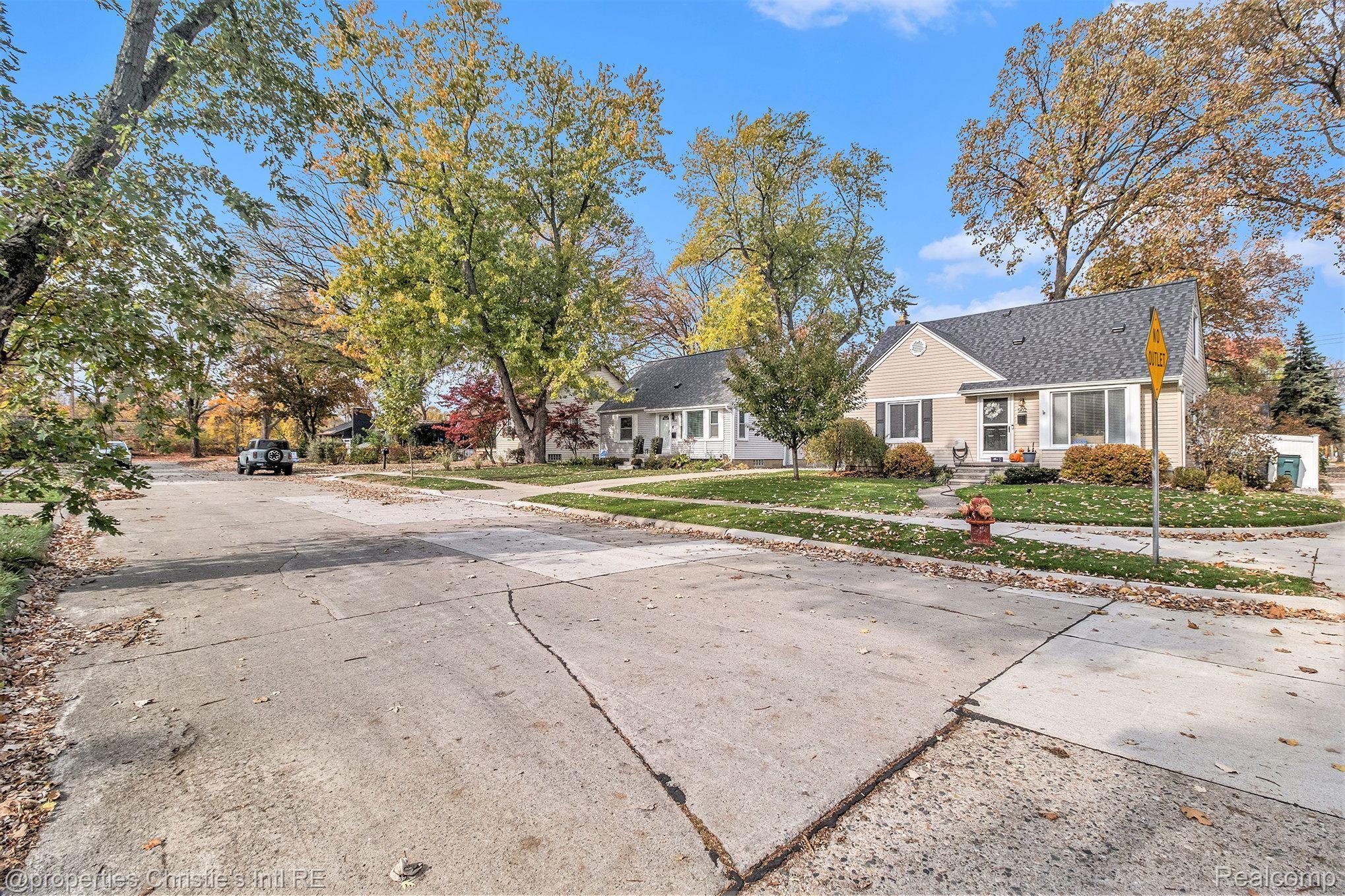 906 MAYFIELD Drive