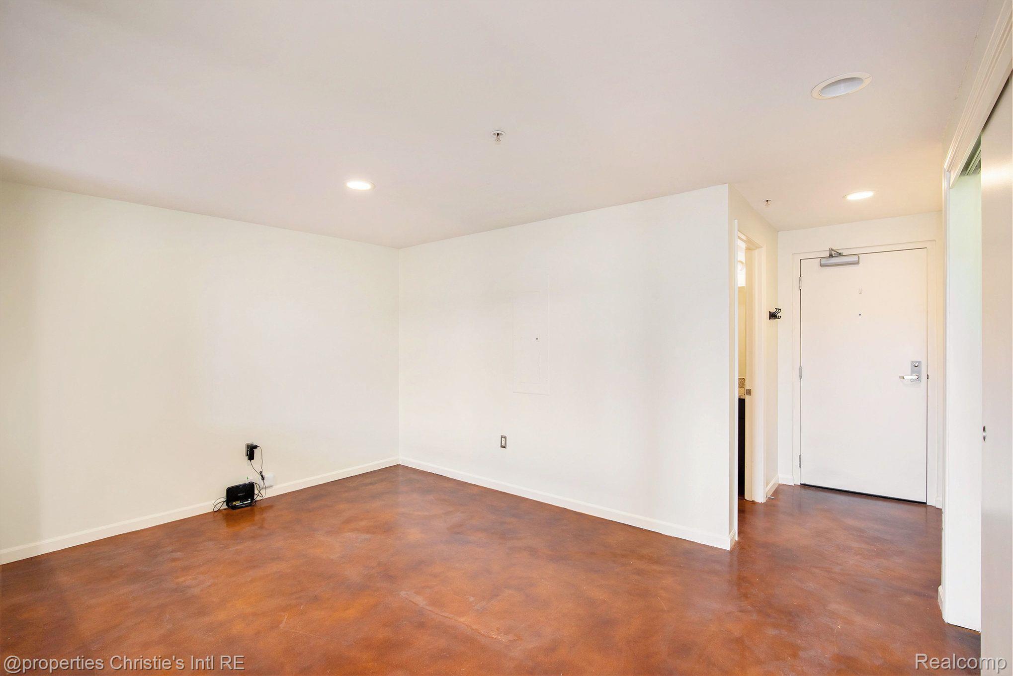 3100 Woodward Avenue 208