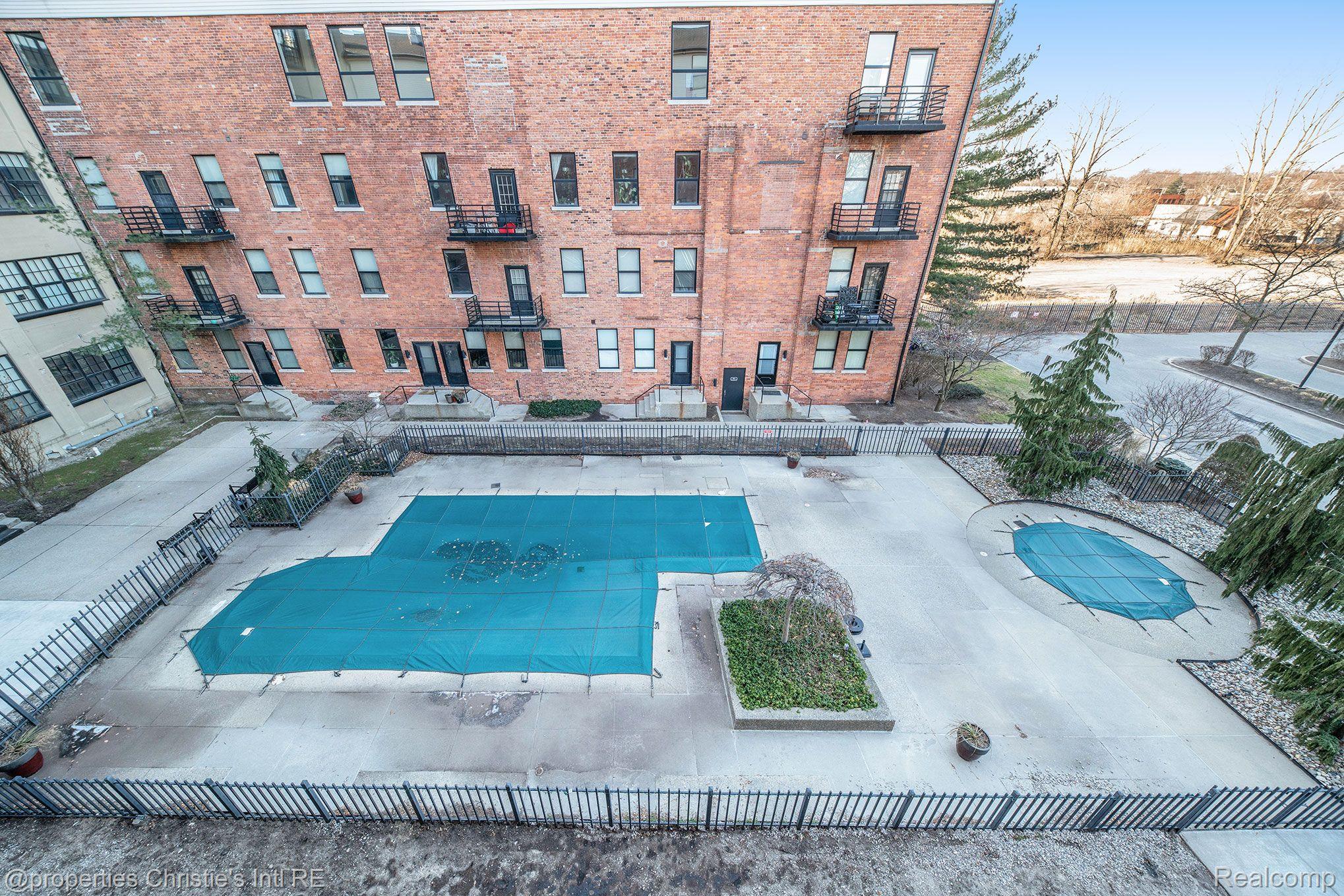 6533 E Jefferson Avenue 323