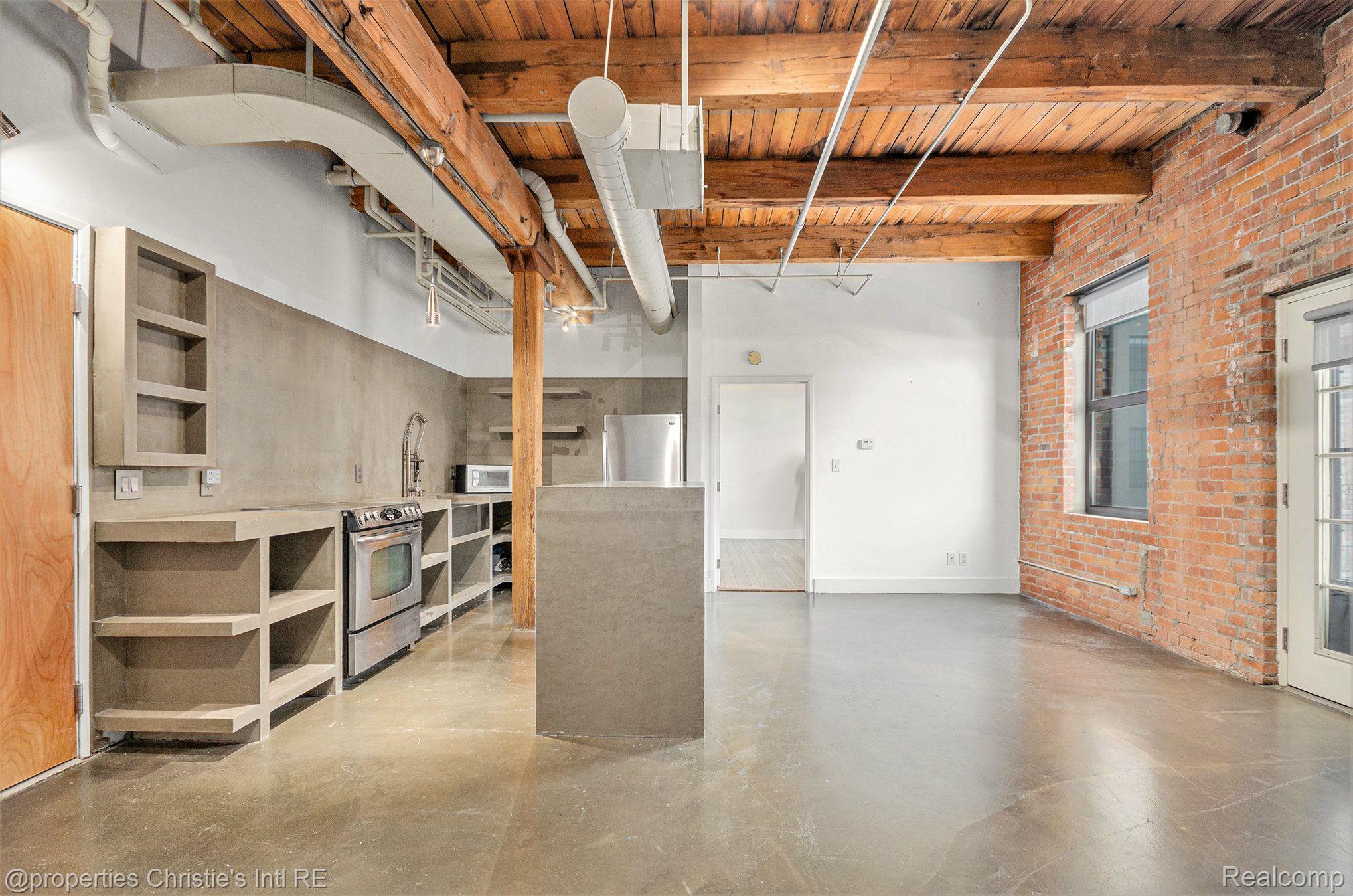 6533 E Jefferson Avenue 323