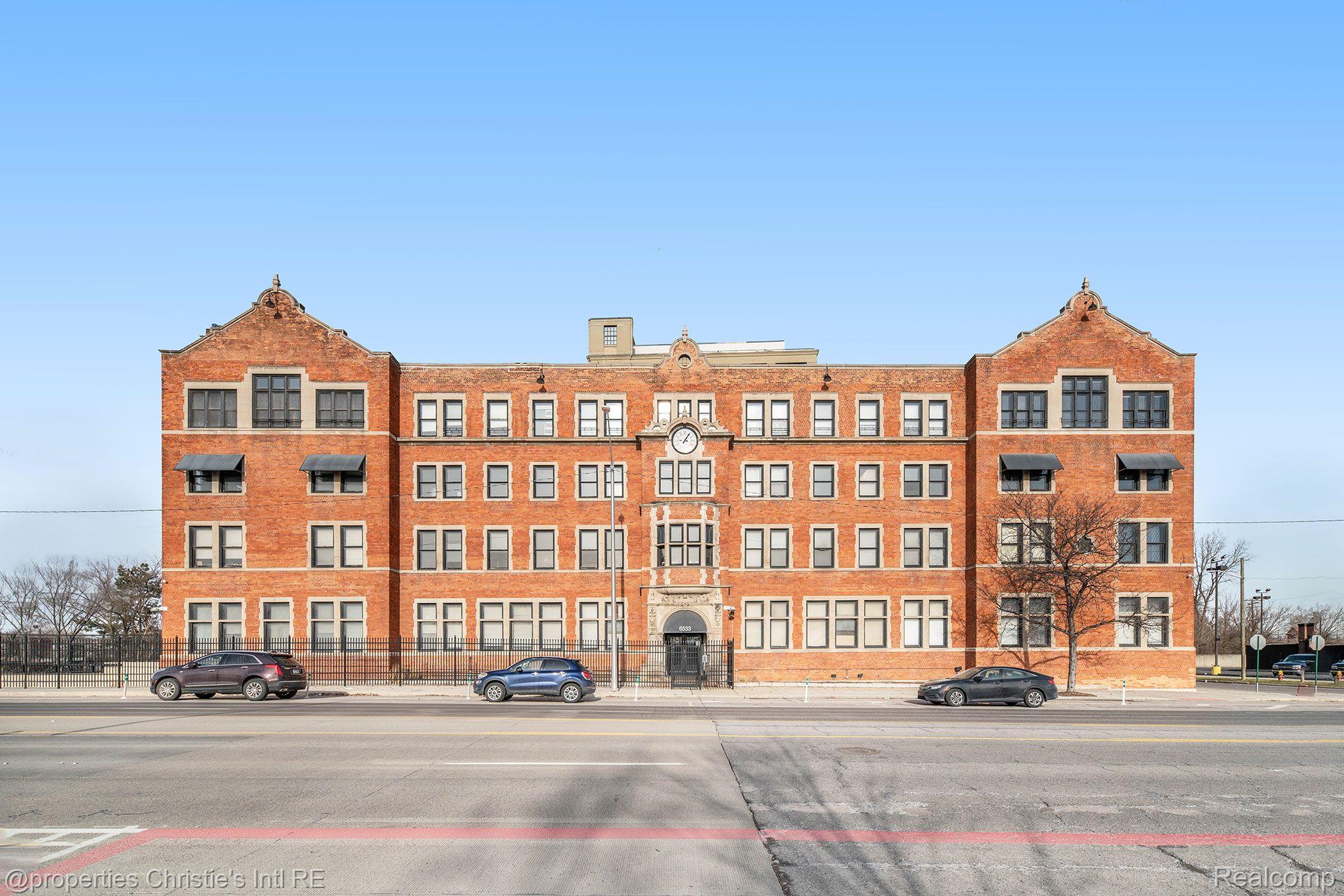6533 E Jefferson Avenue 323