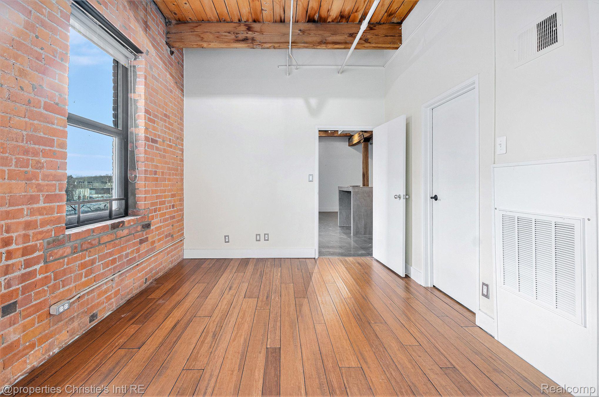 6533 E Jefferson Avenue 323