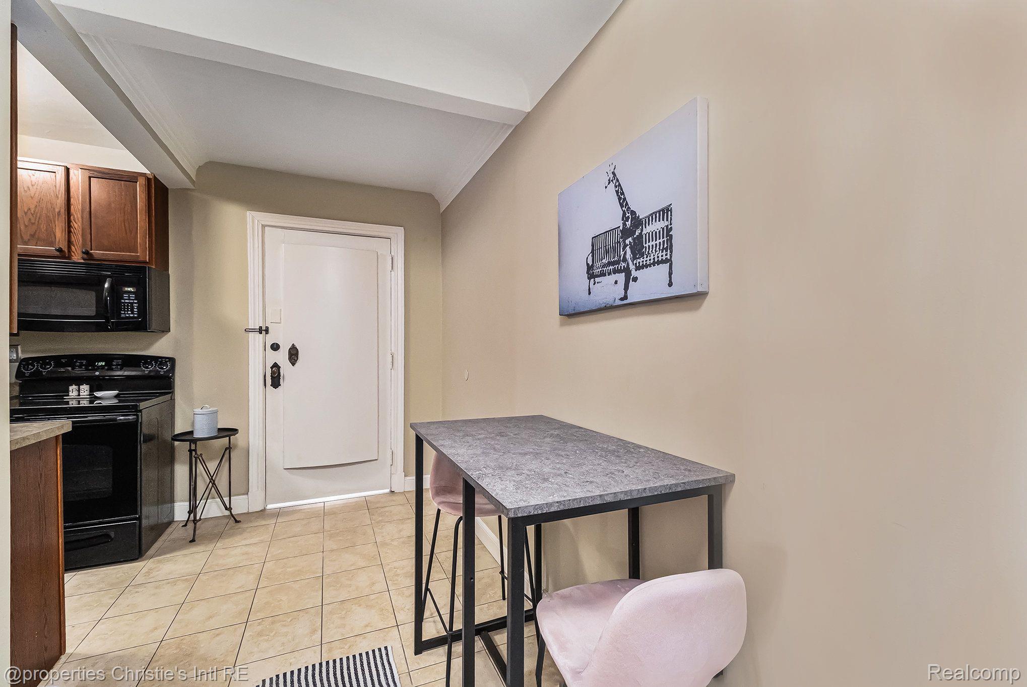 15 E KIRBY Street 422
