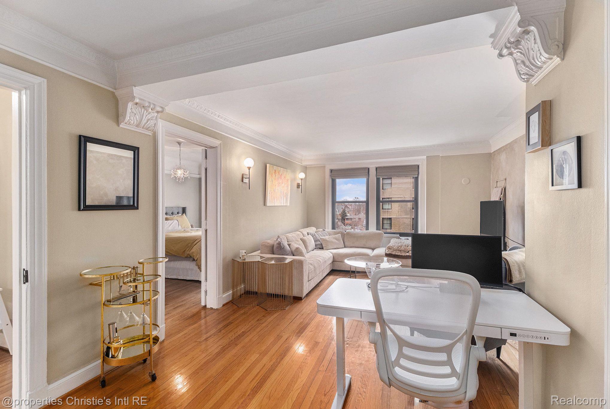 15 E KIRBY Street 422