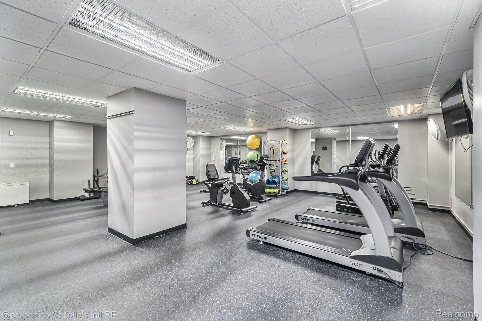 15 E KIRBY Street 422