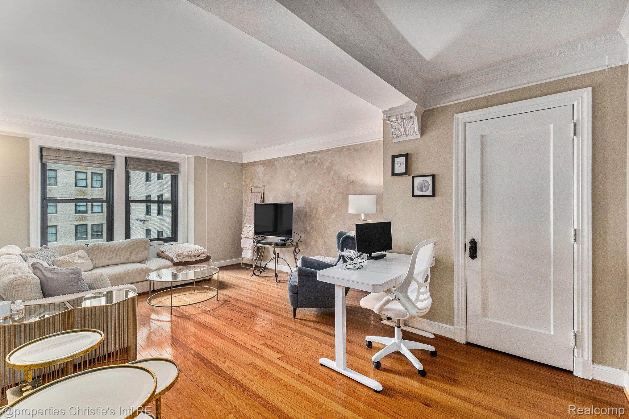 15 E KIRBY Street 422