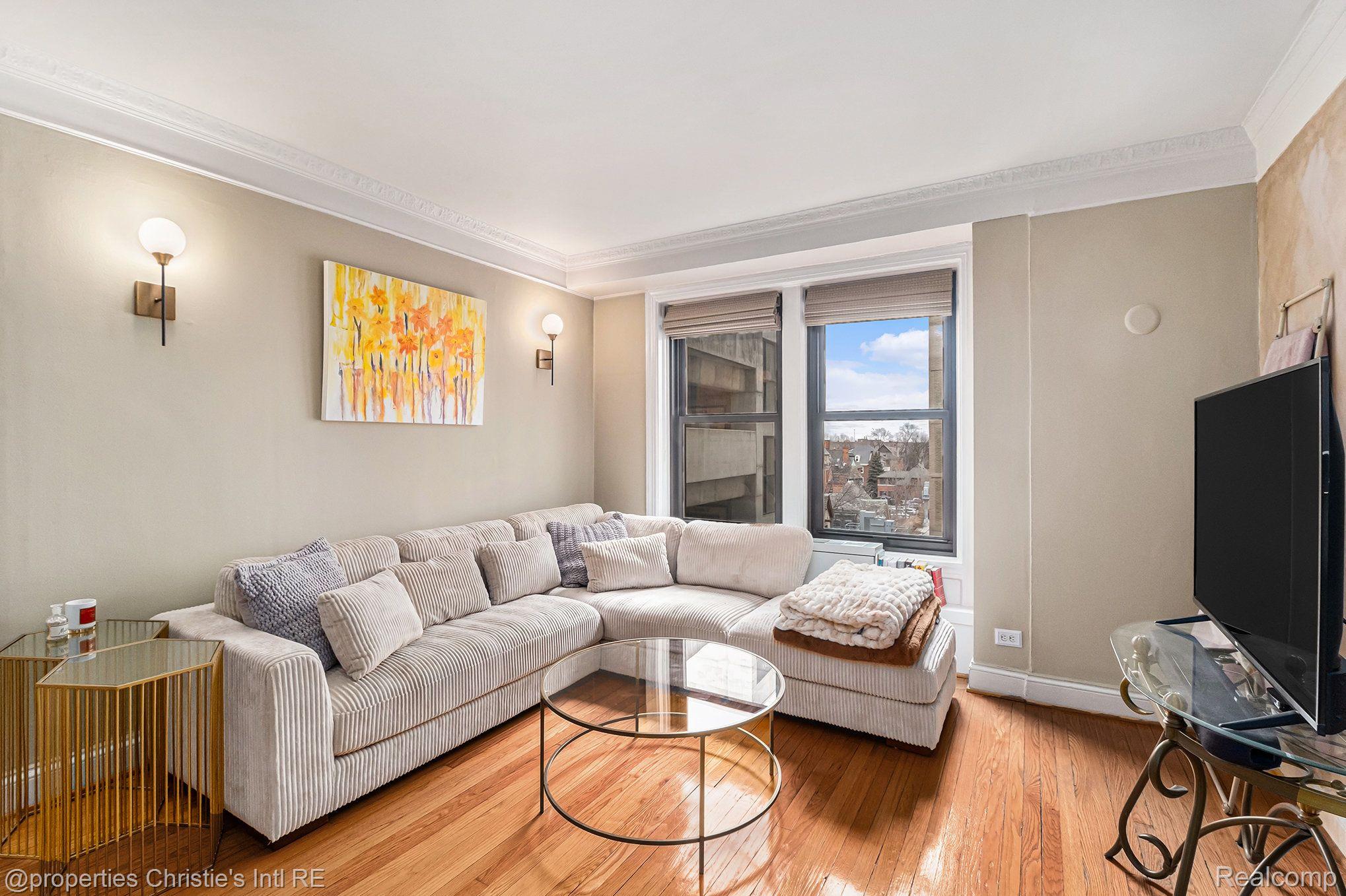 15 E KIRBY Street 422