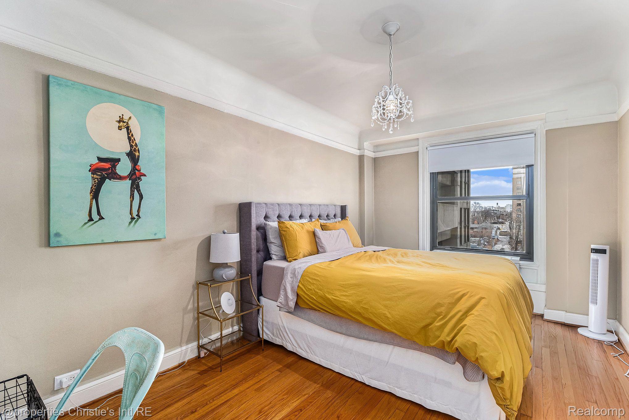 15 E KIRBY Street 422