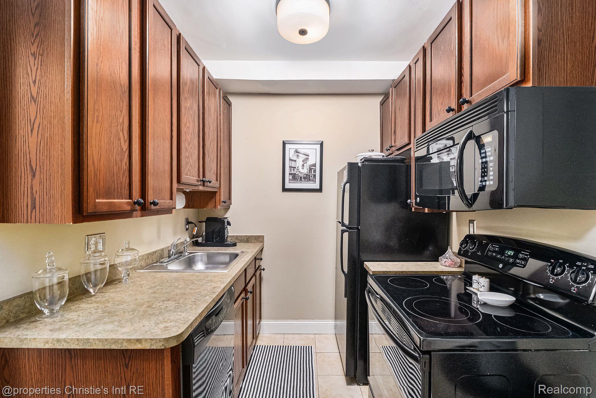 15 E KIRBY Street 422