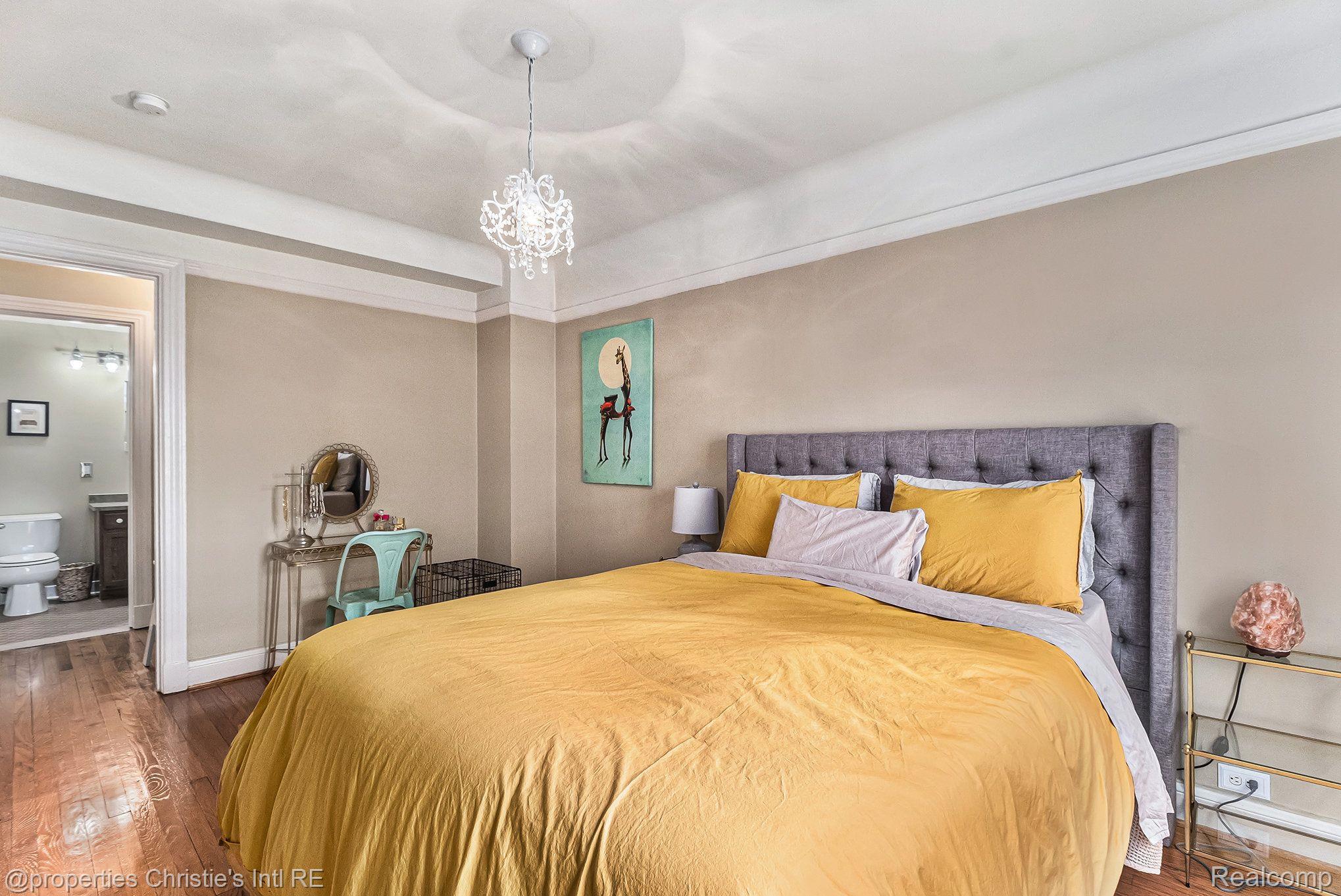 15 E KIRBY Street 422