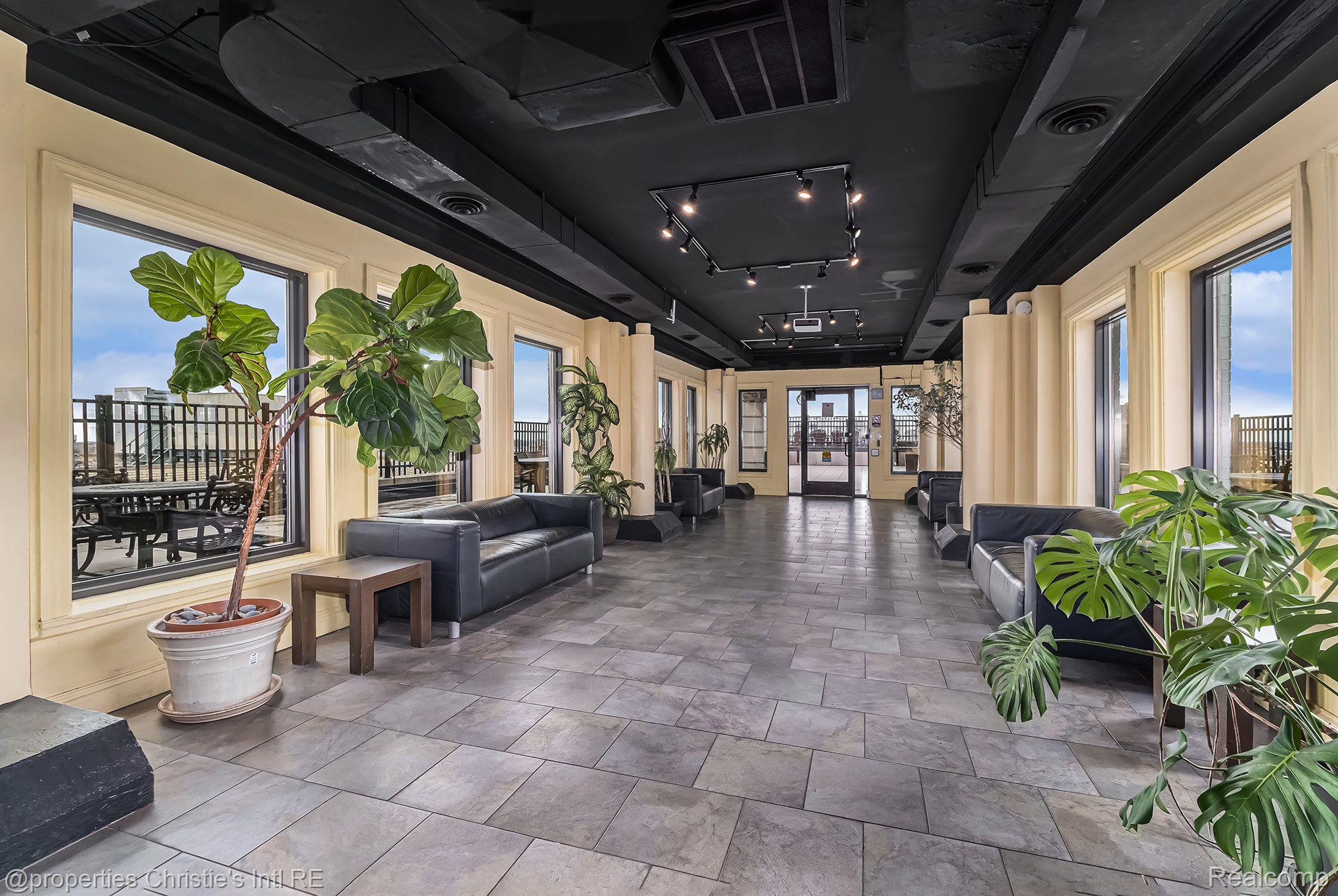 15 E KIRBY Street 422