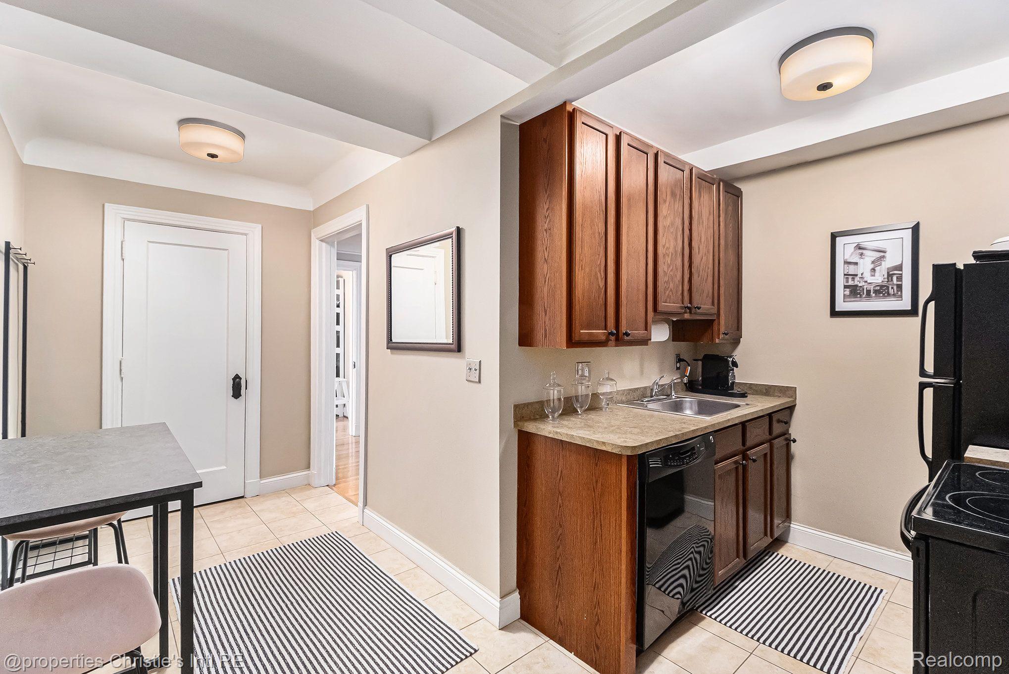 15 E KIRBY Street 422