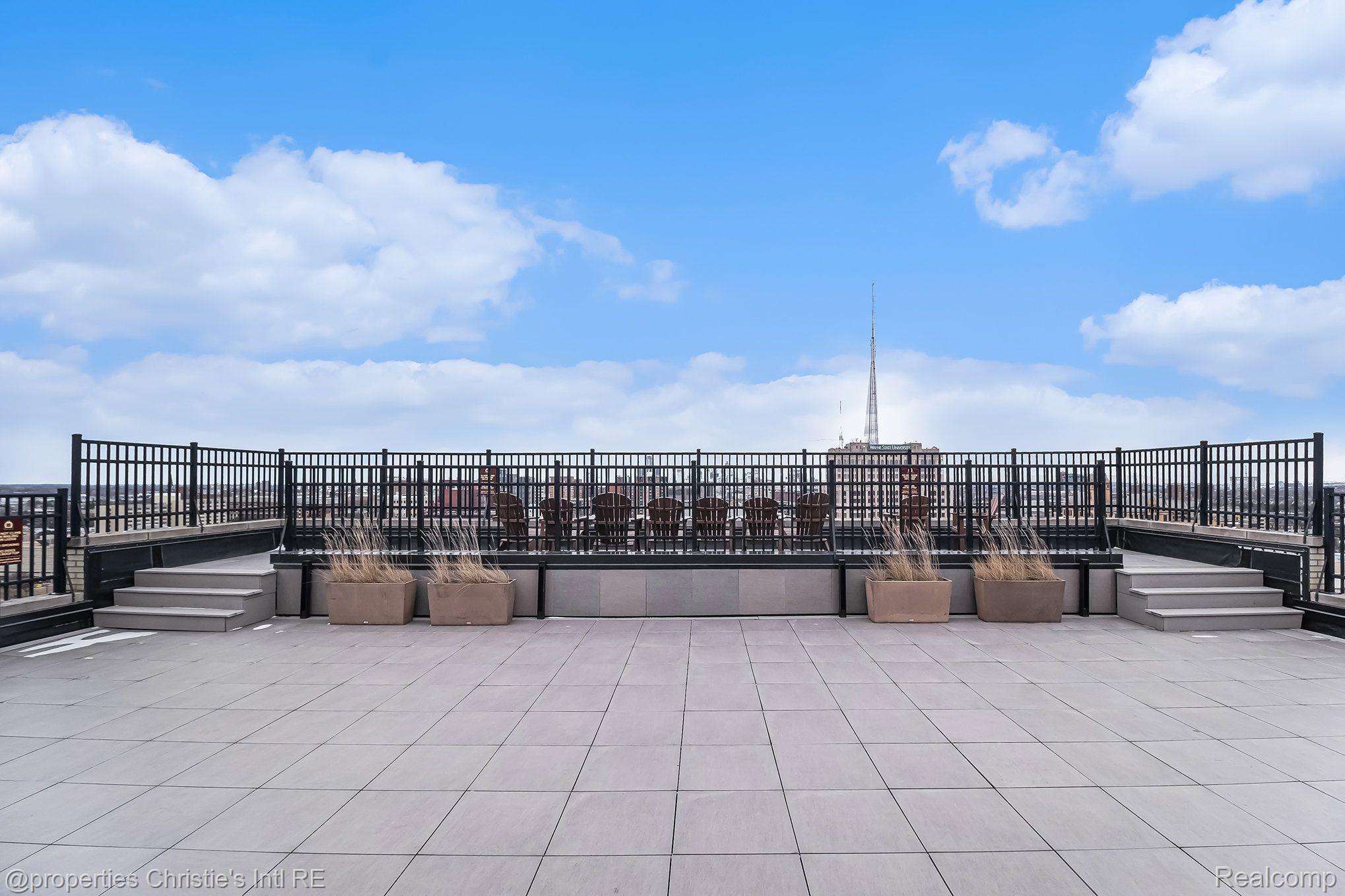 15 E KIRBY Street 422