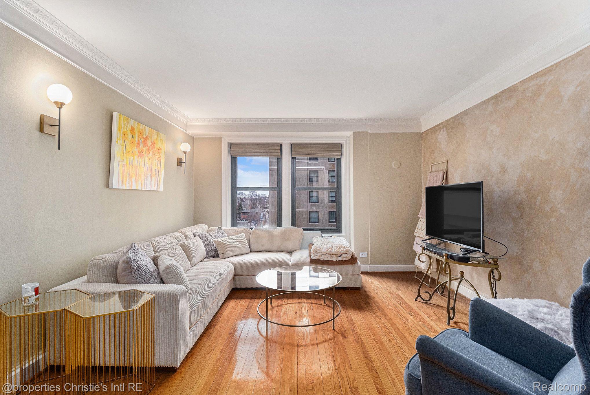 15 E KIRBY Street 422