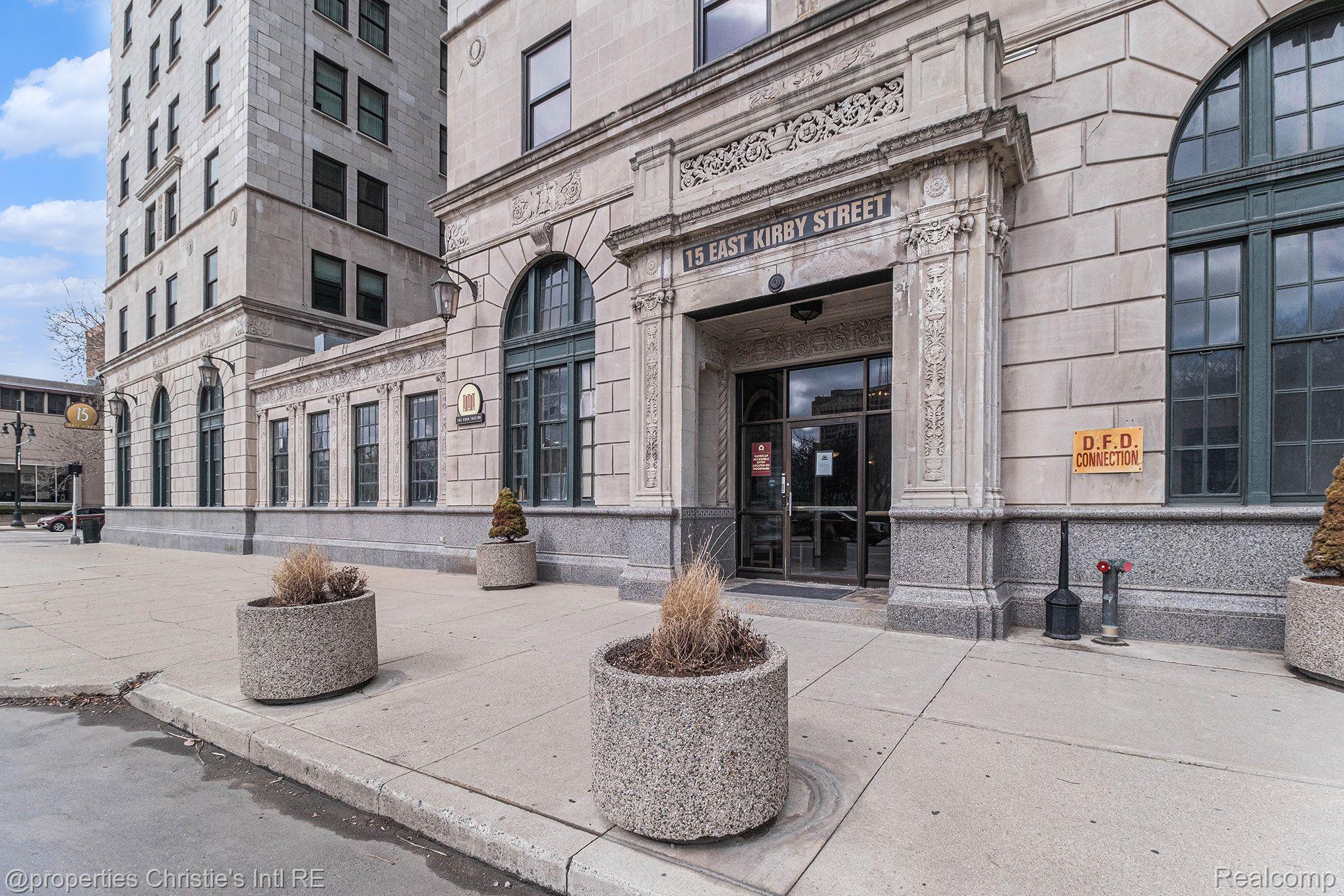 15 E KIRBY Street 422