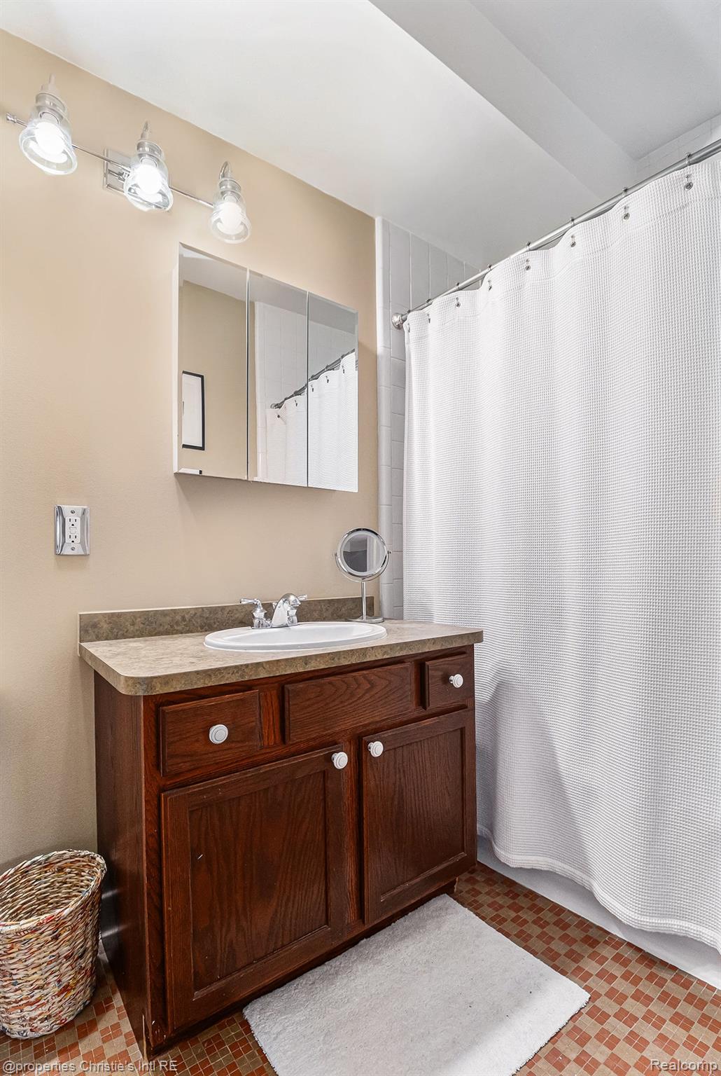 15 E KIRBY Street 422