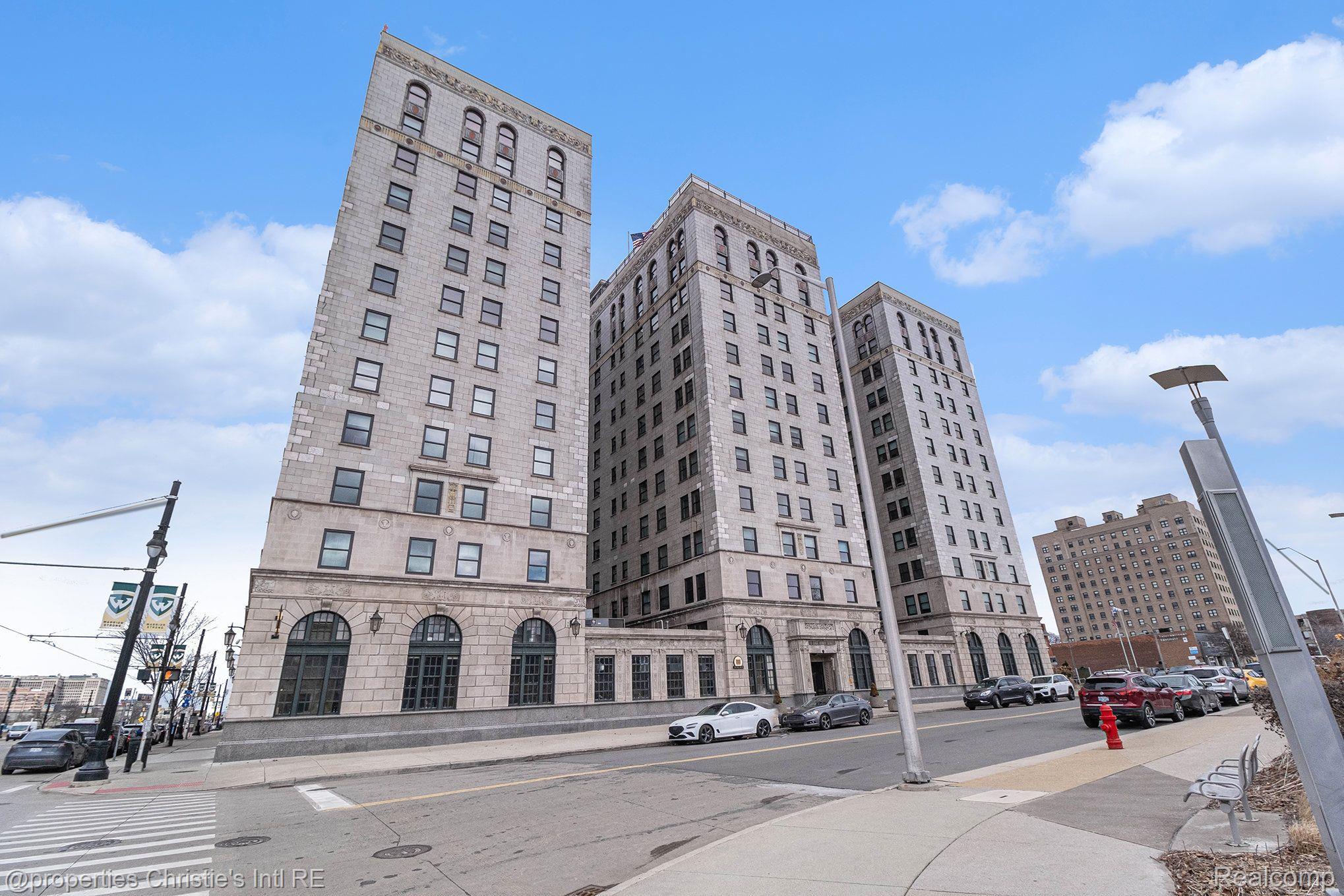 15 E KIRBY Street 422