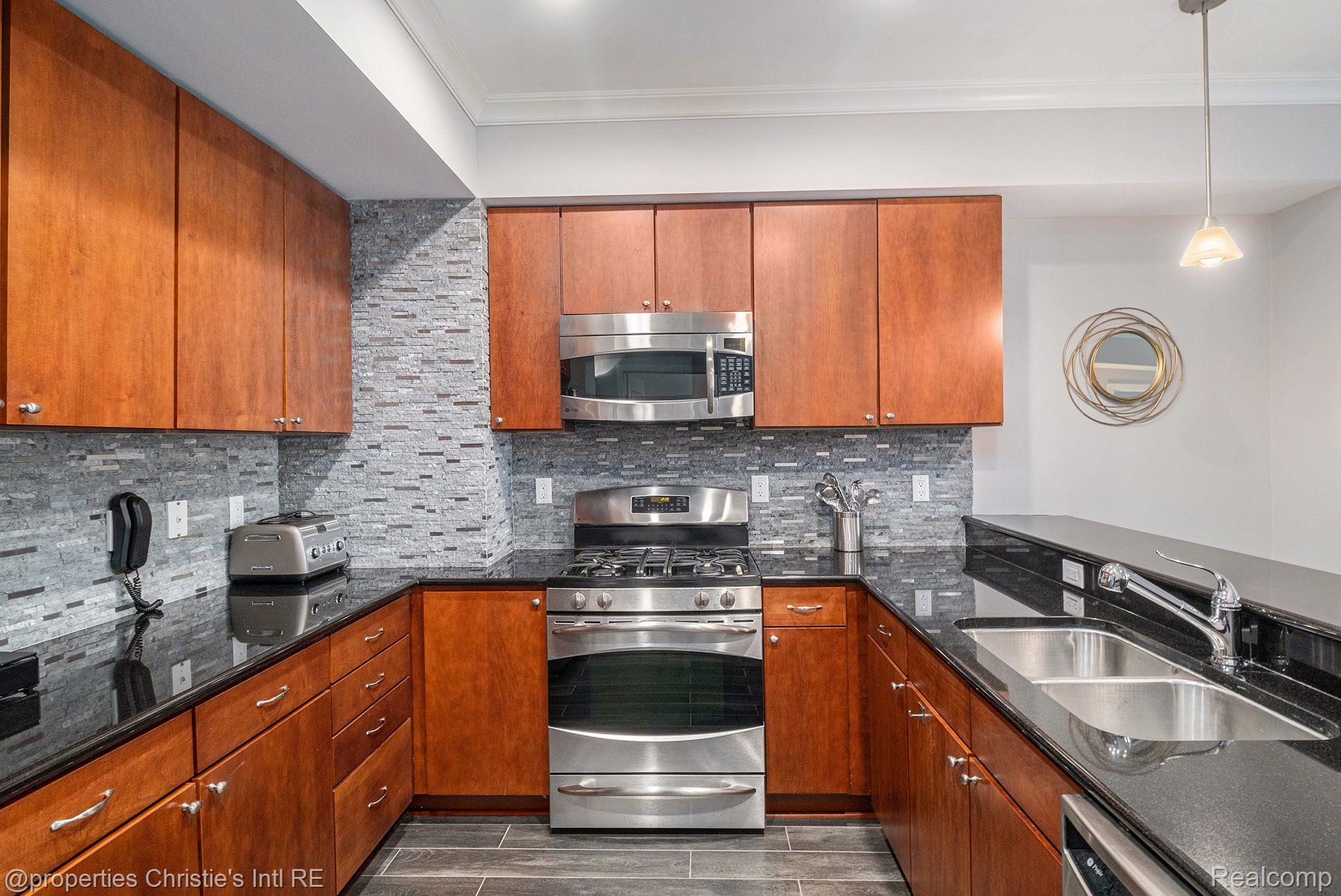 1135 Shelby Street 2503