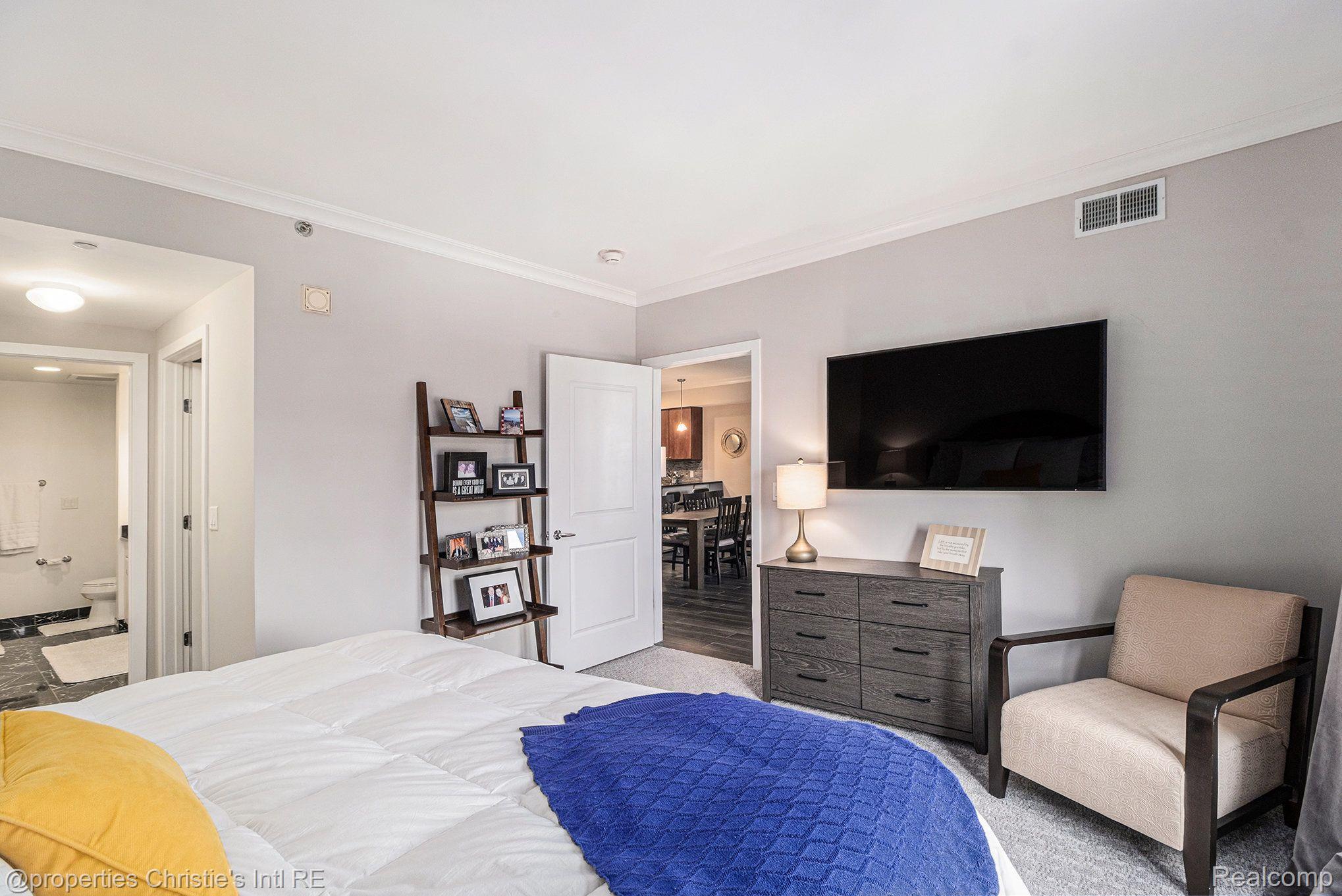 1135 Shelby Street 2503