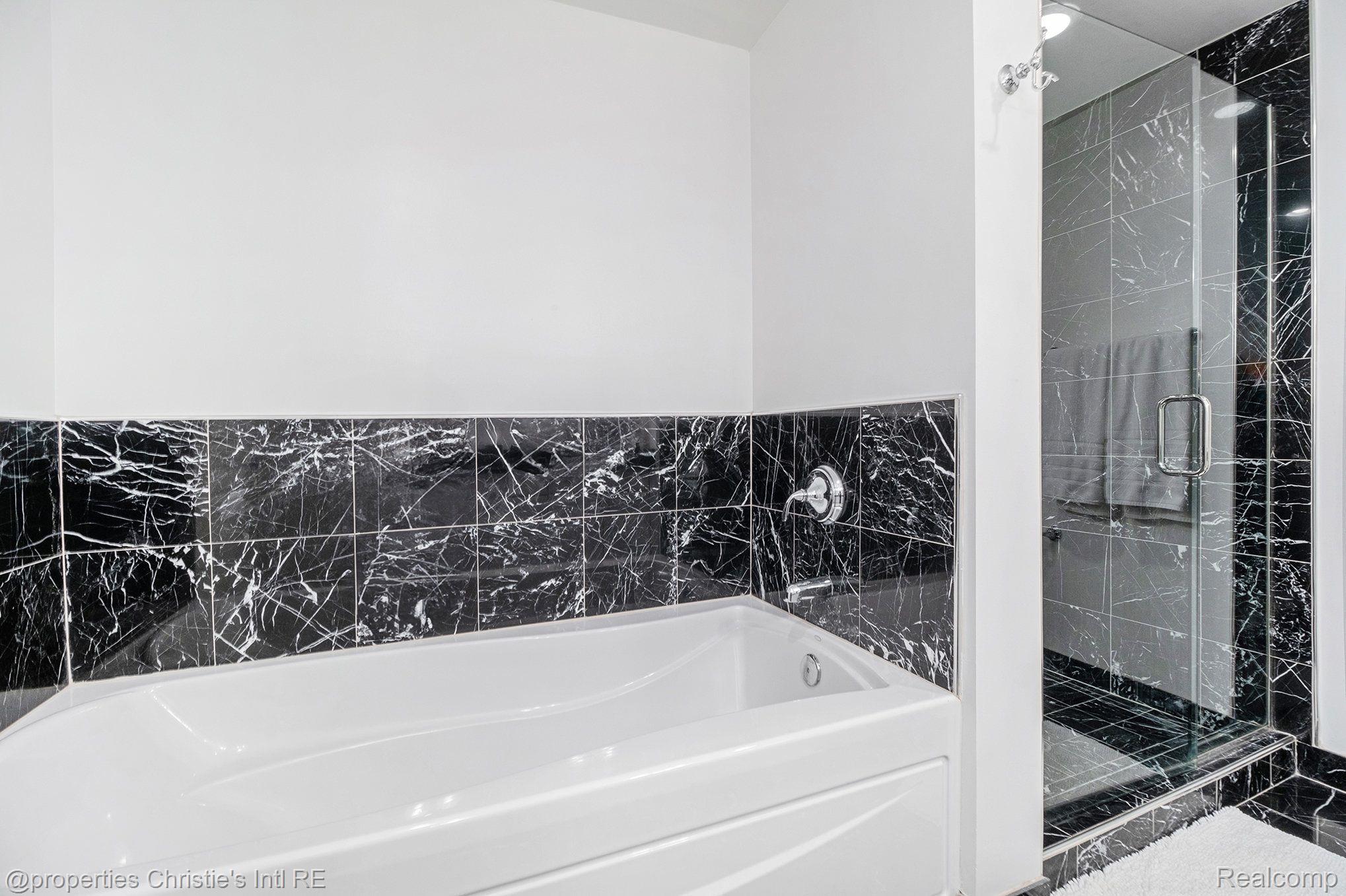 1135 Shelby Street 2503