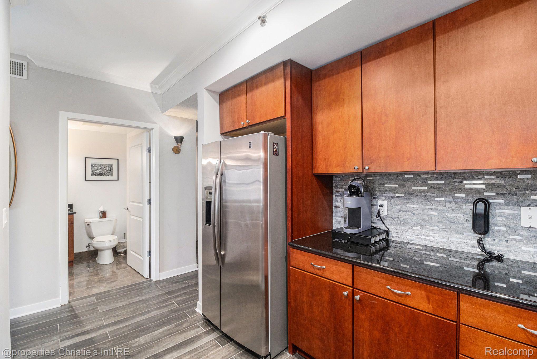 1135 Shelby Street 2503