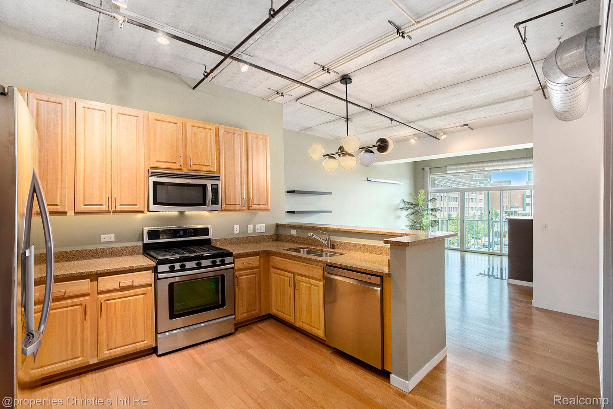 3670 WOODWARD Avenue 311