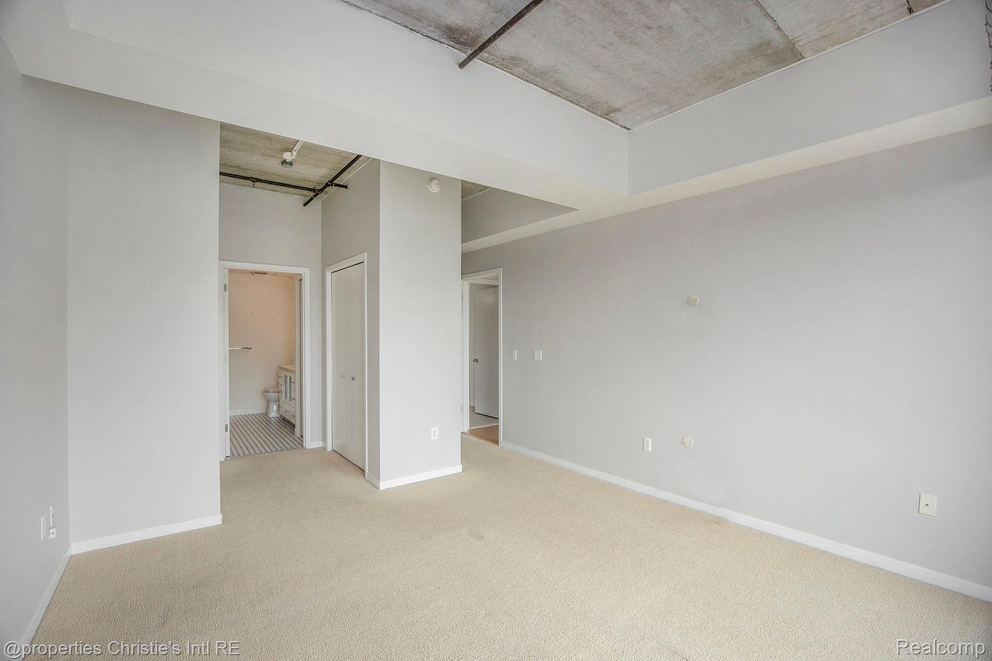 3670 WOODWARD Avenue 311