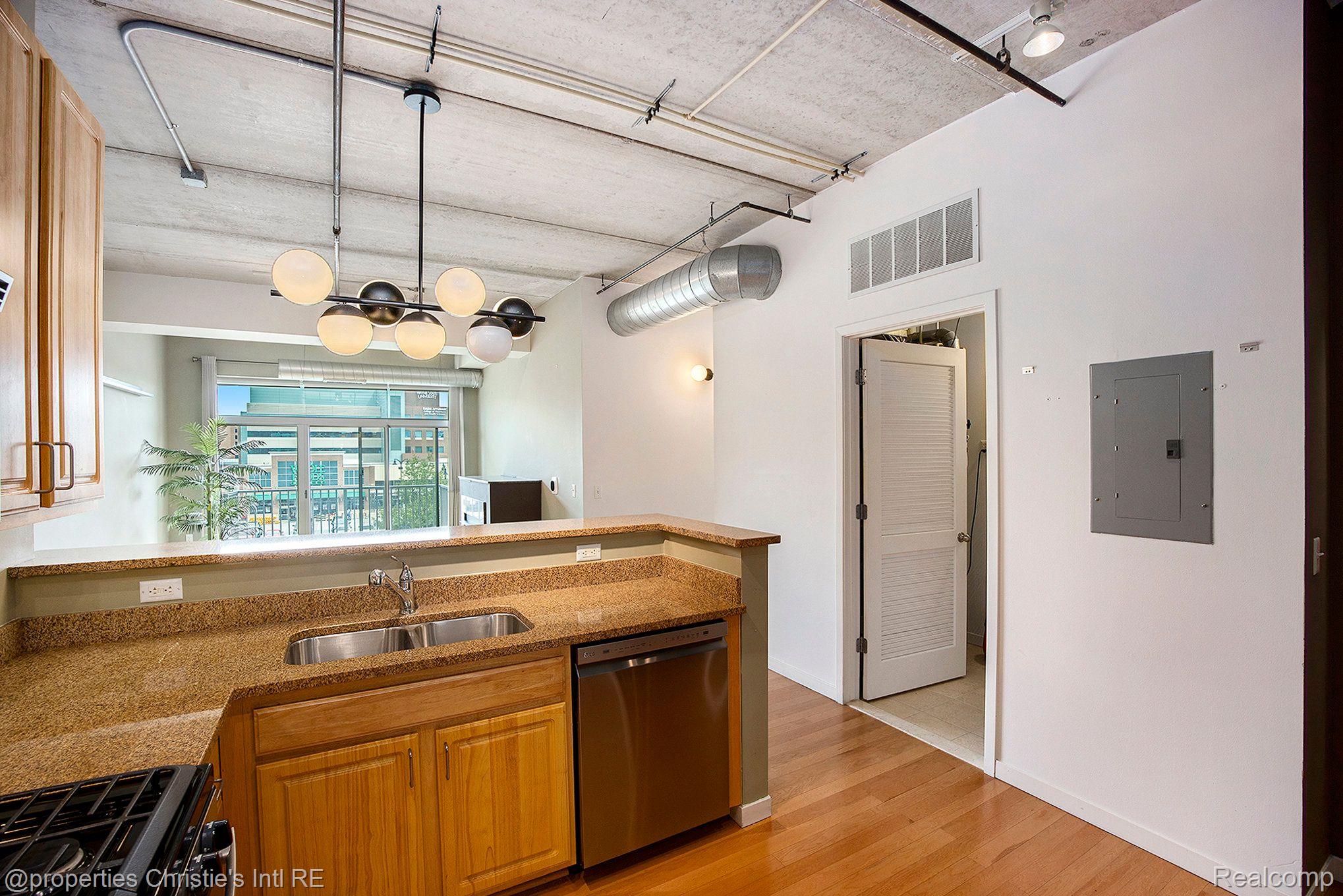 3670 WOODWARD Avenue 311