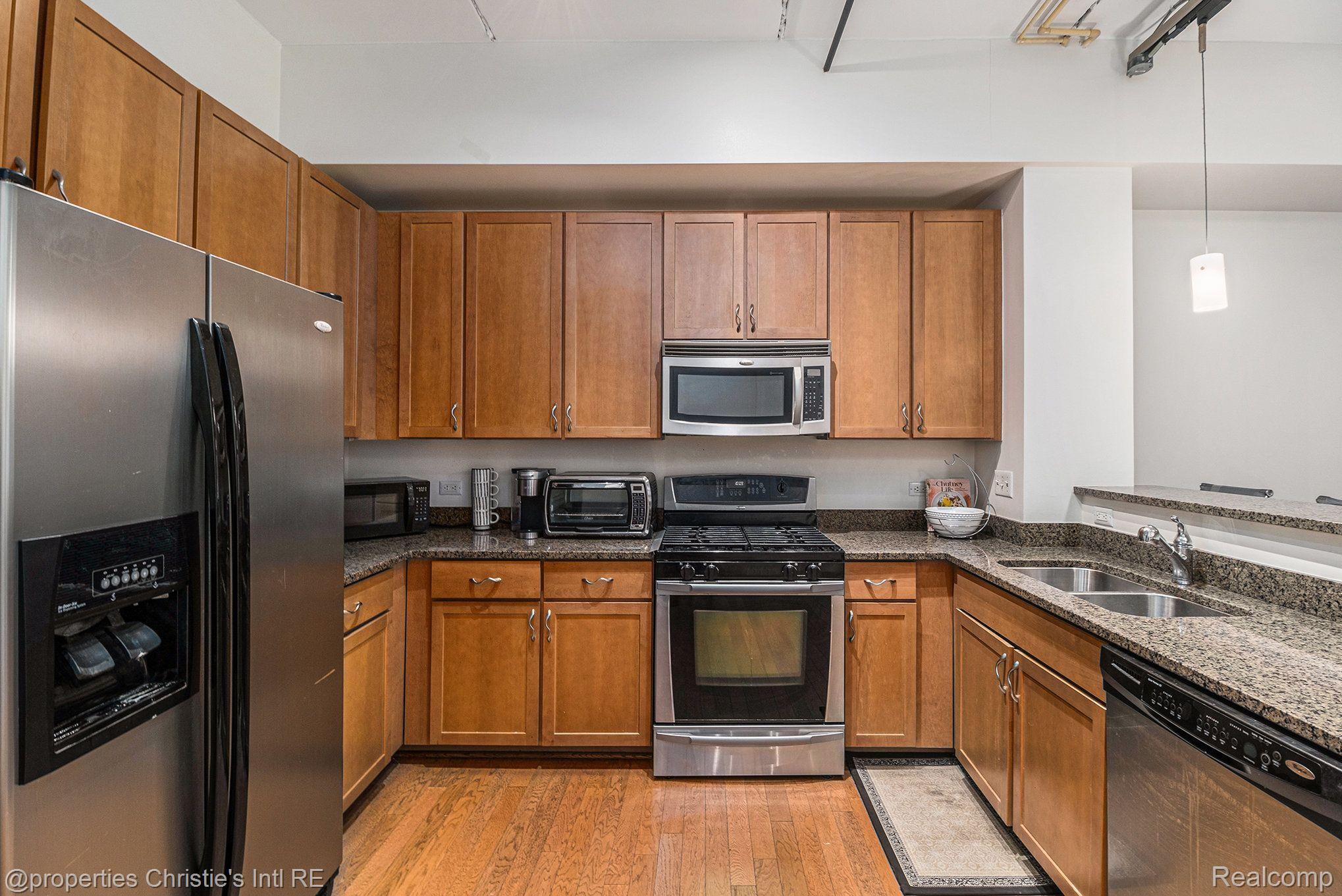 3670 Woodward Avenue 204