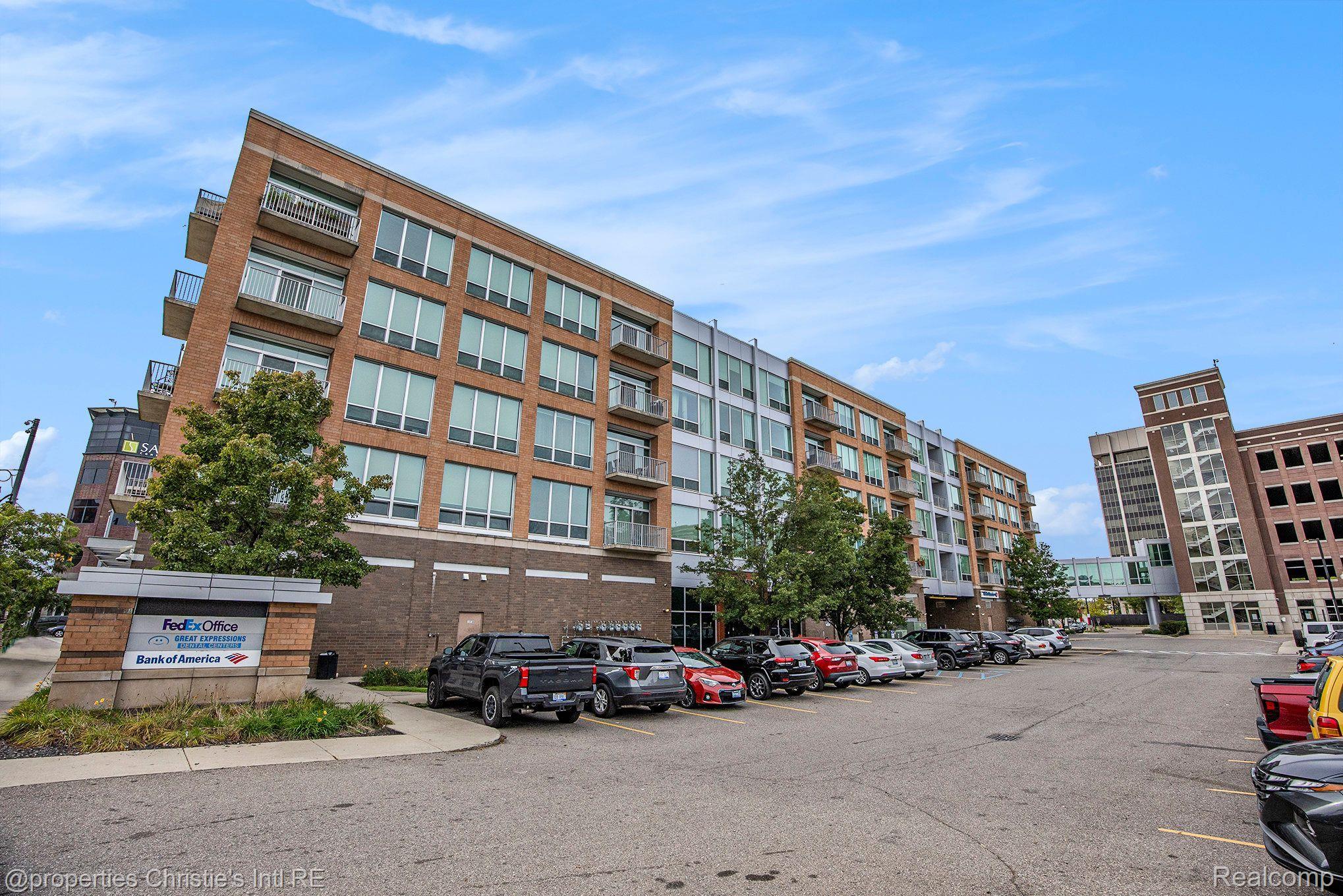 3670 Woodward Avenue 204