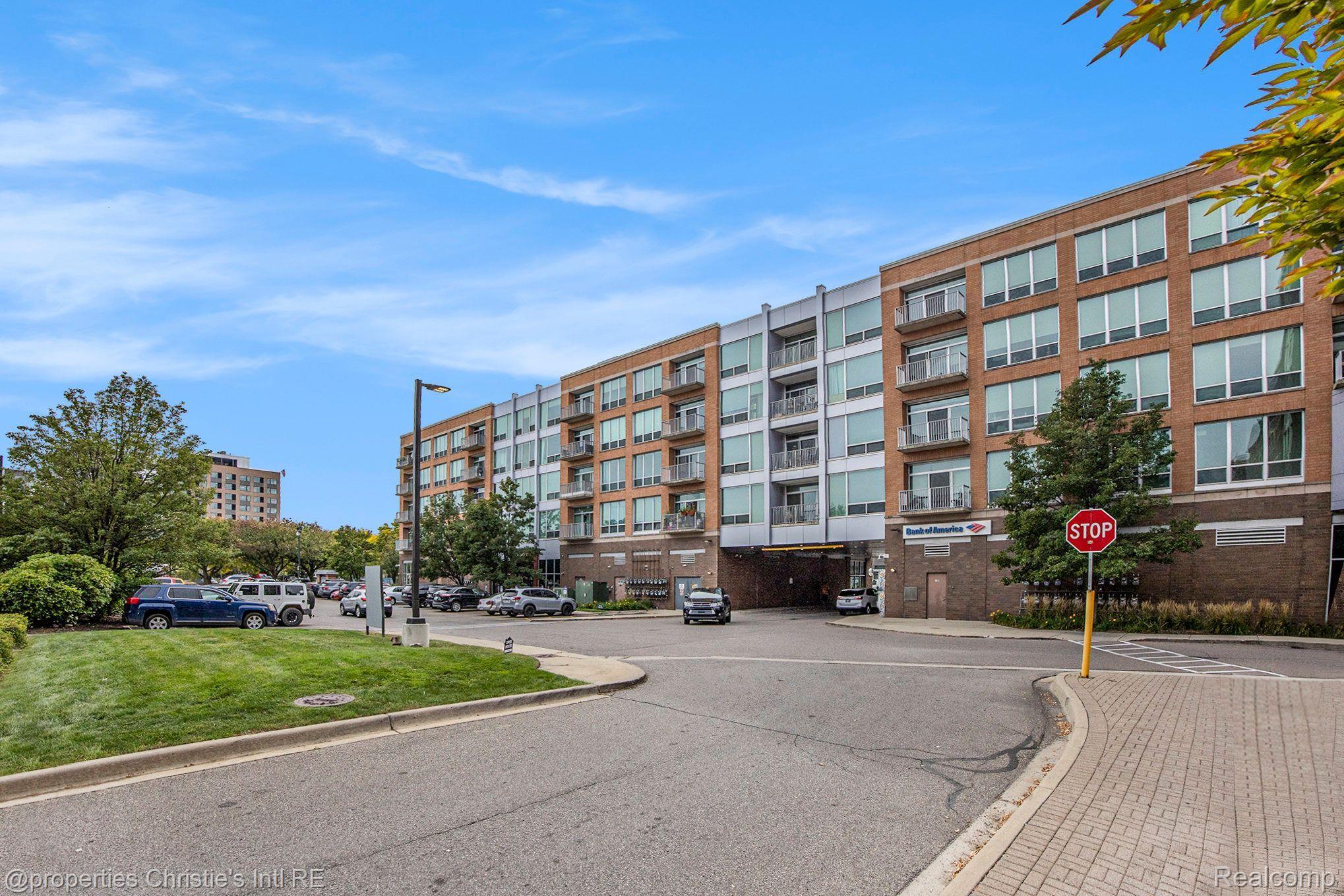 3670 Woodward Avenue 204