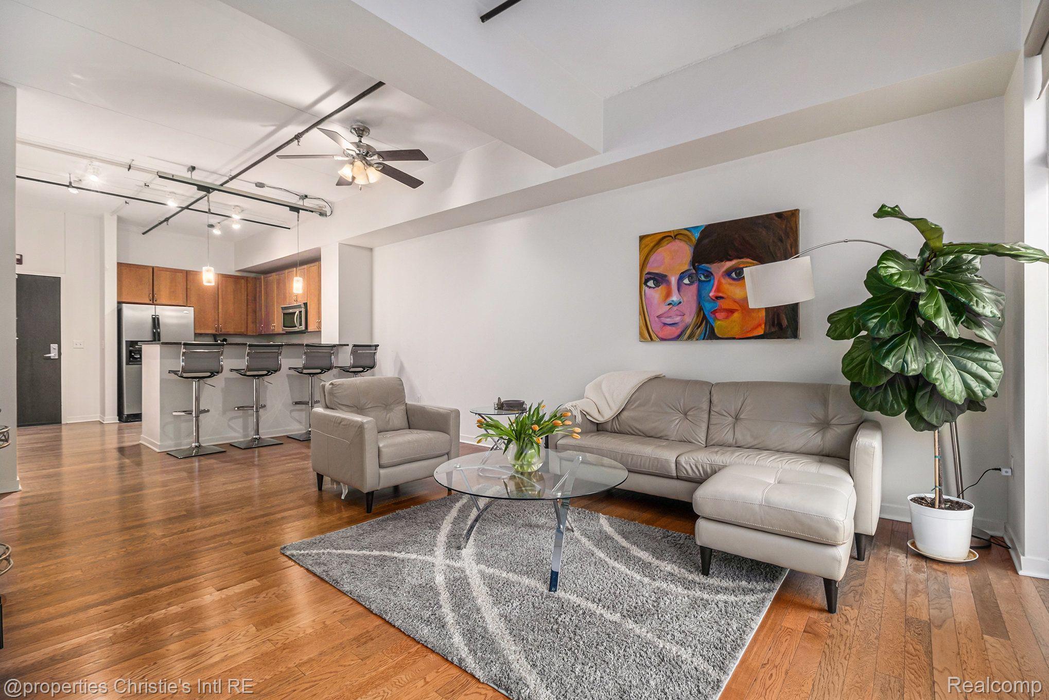 3670 Woodward Avenue 204