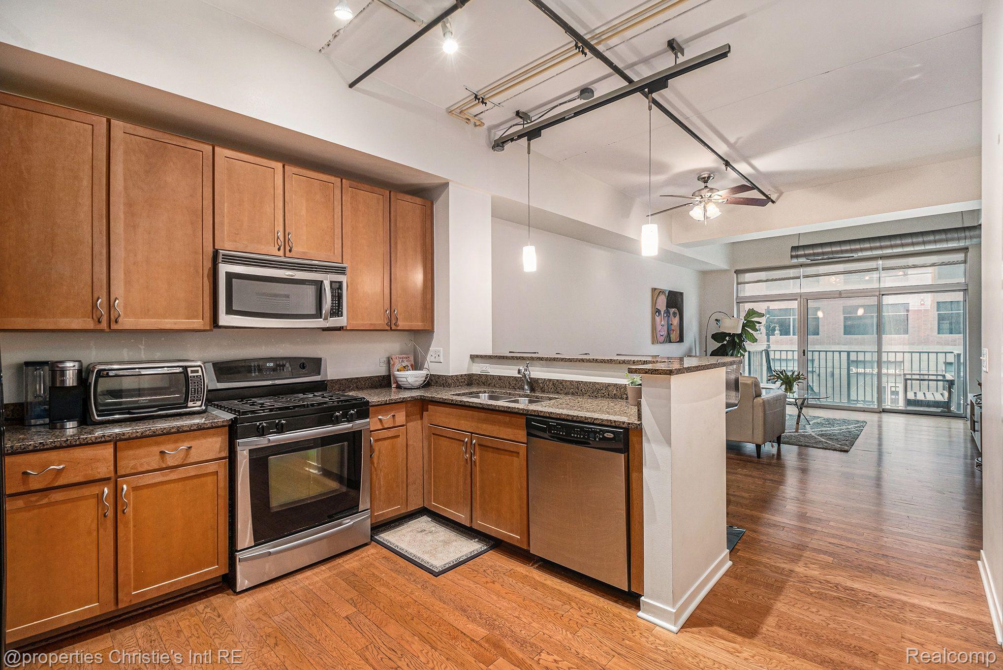 3670 Woodward Avenue 204
