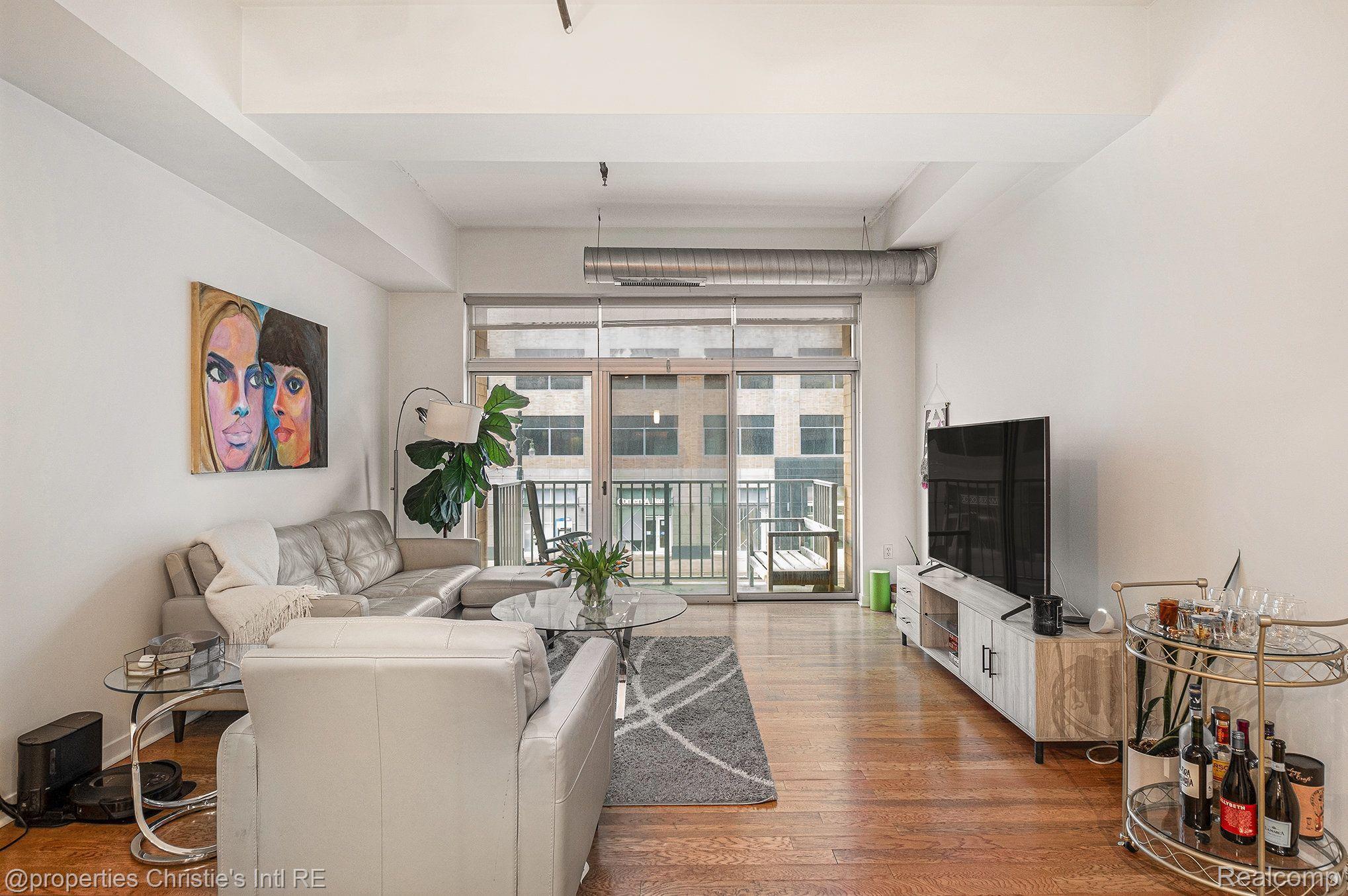 3670 Woodward Avenue 204