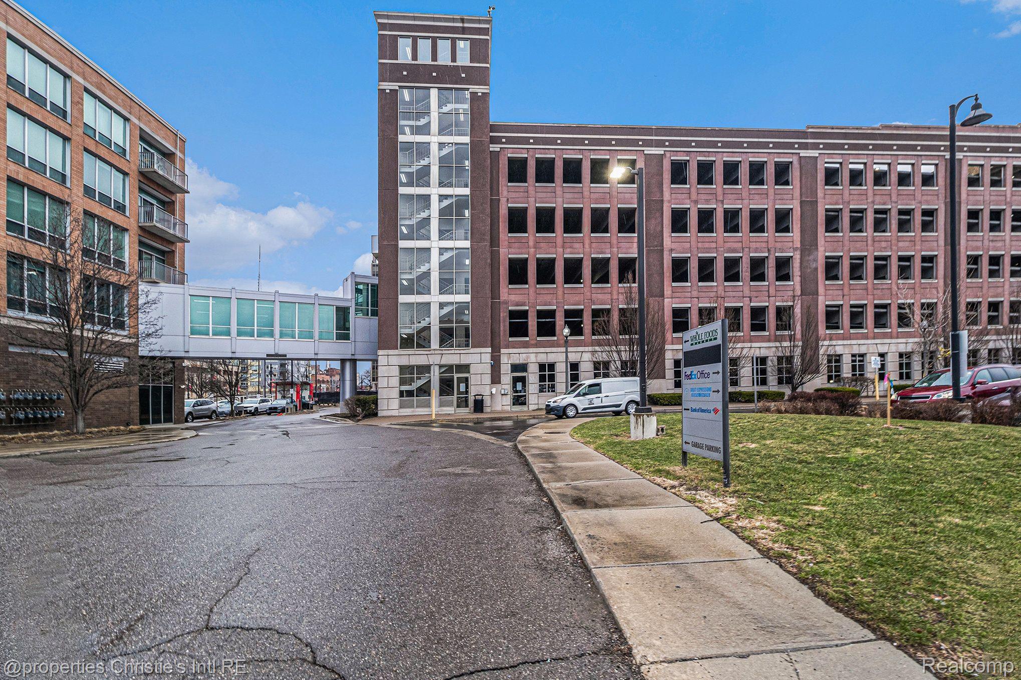 3670 Woodward Avenue 204