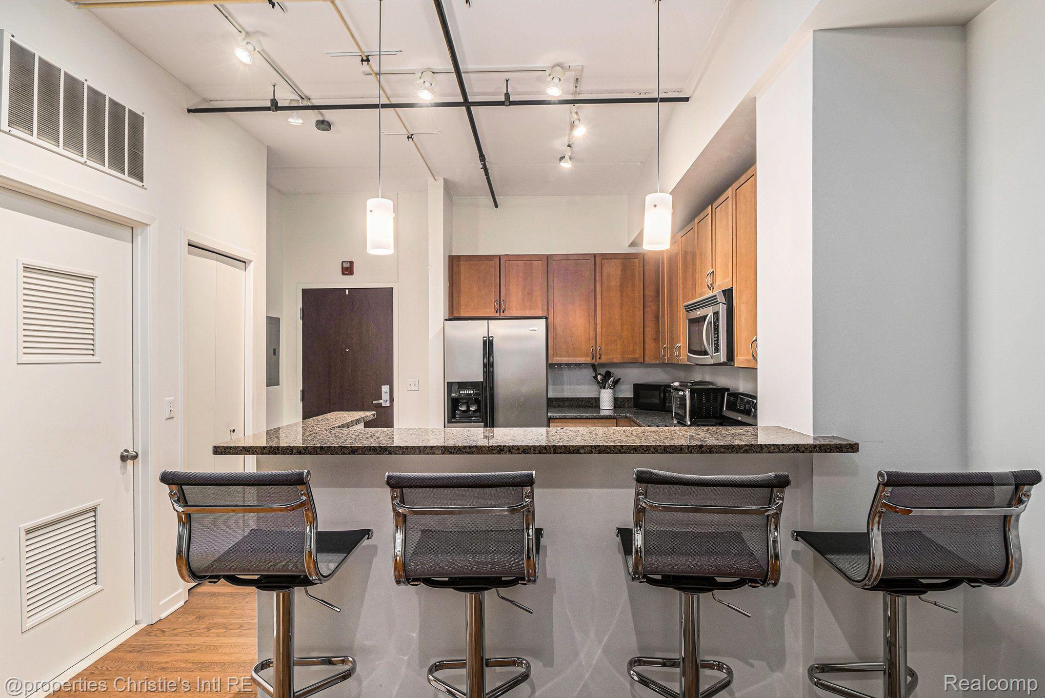 3670 Woodward Avenue 204