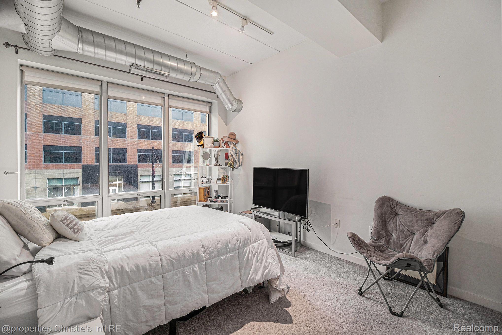 3670 Woodward Avenue 204